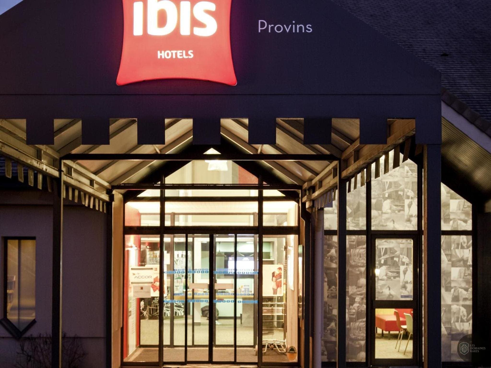 Vue extérieure de l'hôtel Ibis Provins à Provins en Île-de-France