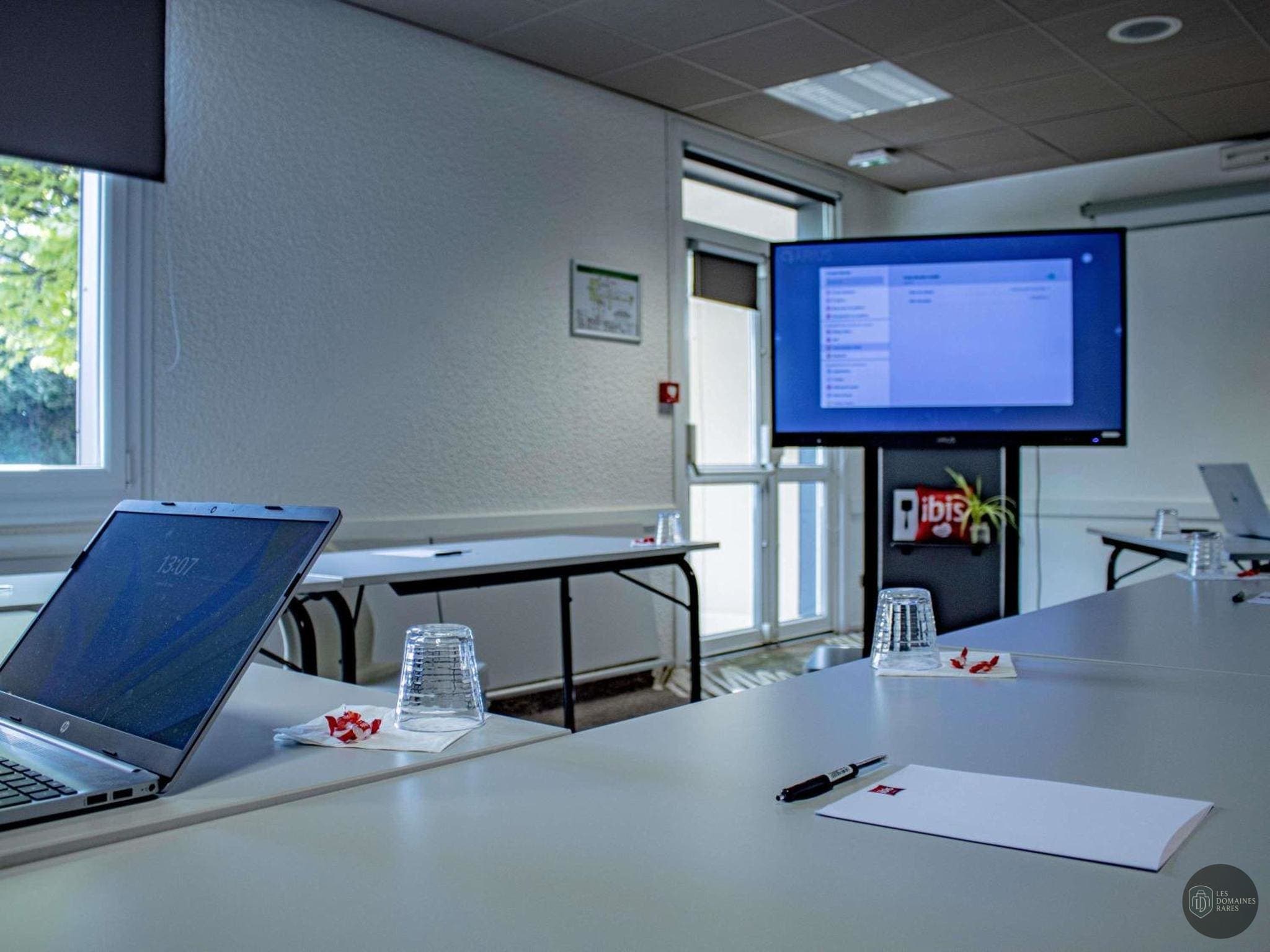 Vue extérieure de l'hôtel Ibis Rennes Cesson en Bretagne