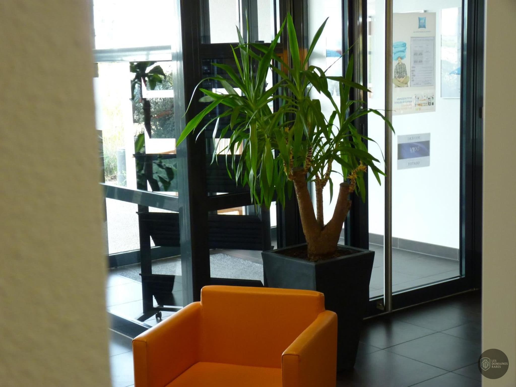 Espace intérieur de l'hôtel Ibis Roanne à Le en Auvergne-Rhône-Alpes