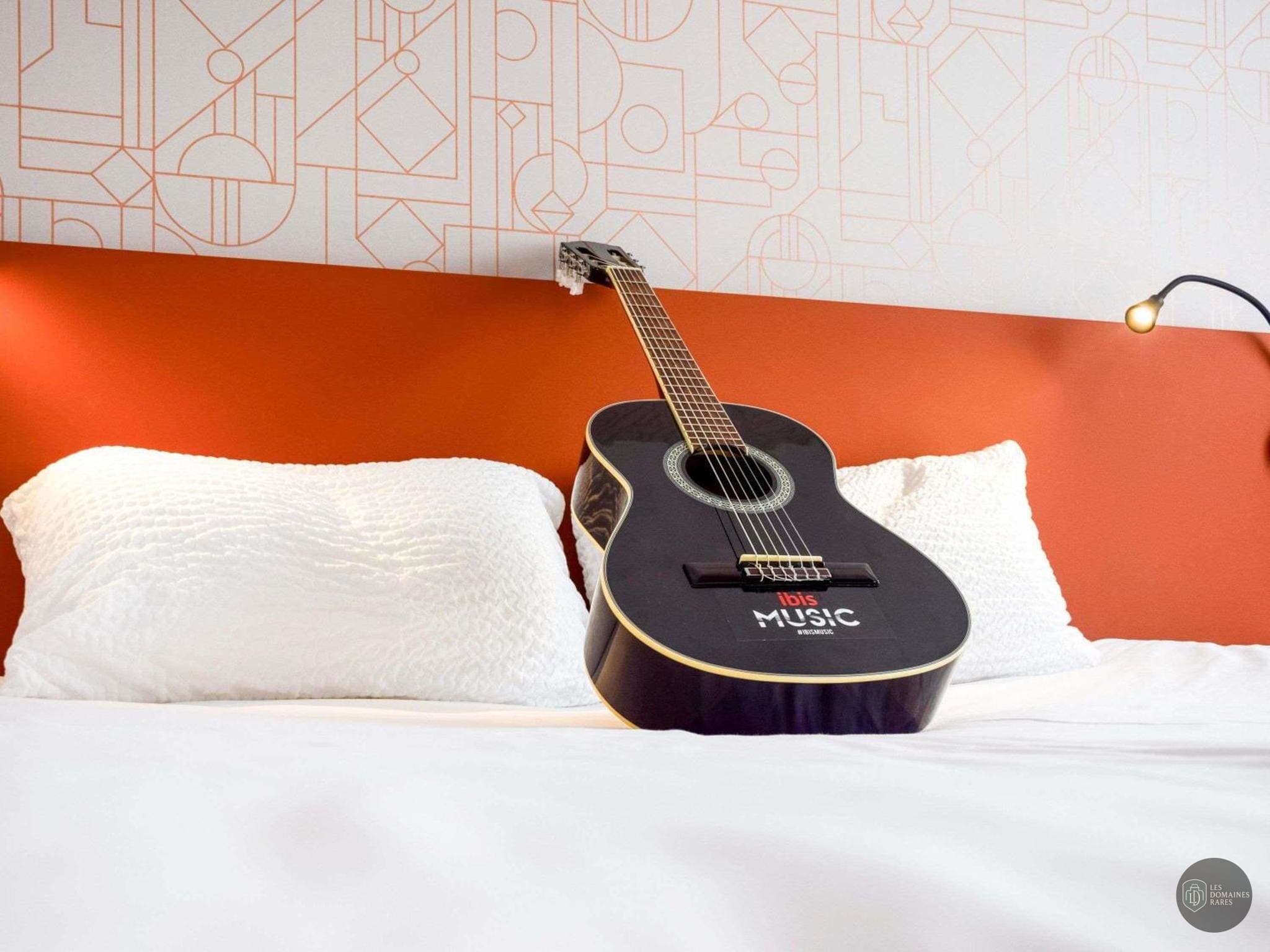 Chambre du domaine Ibis Rodez Centre à Rodez en Occitanie - séminaire rodez france coordonnées gps latitude : 44.35499