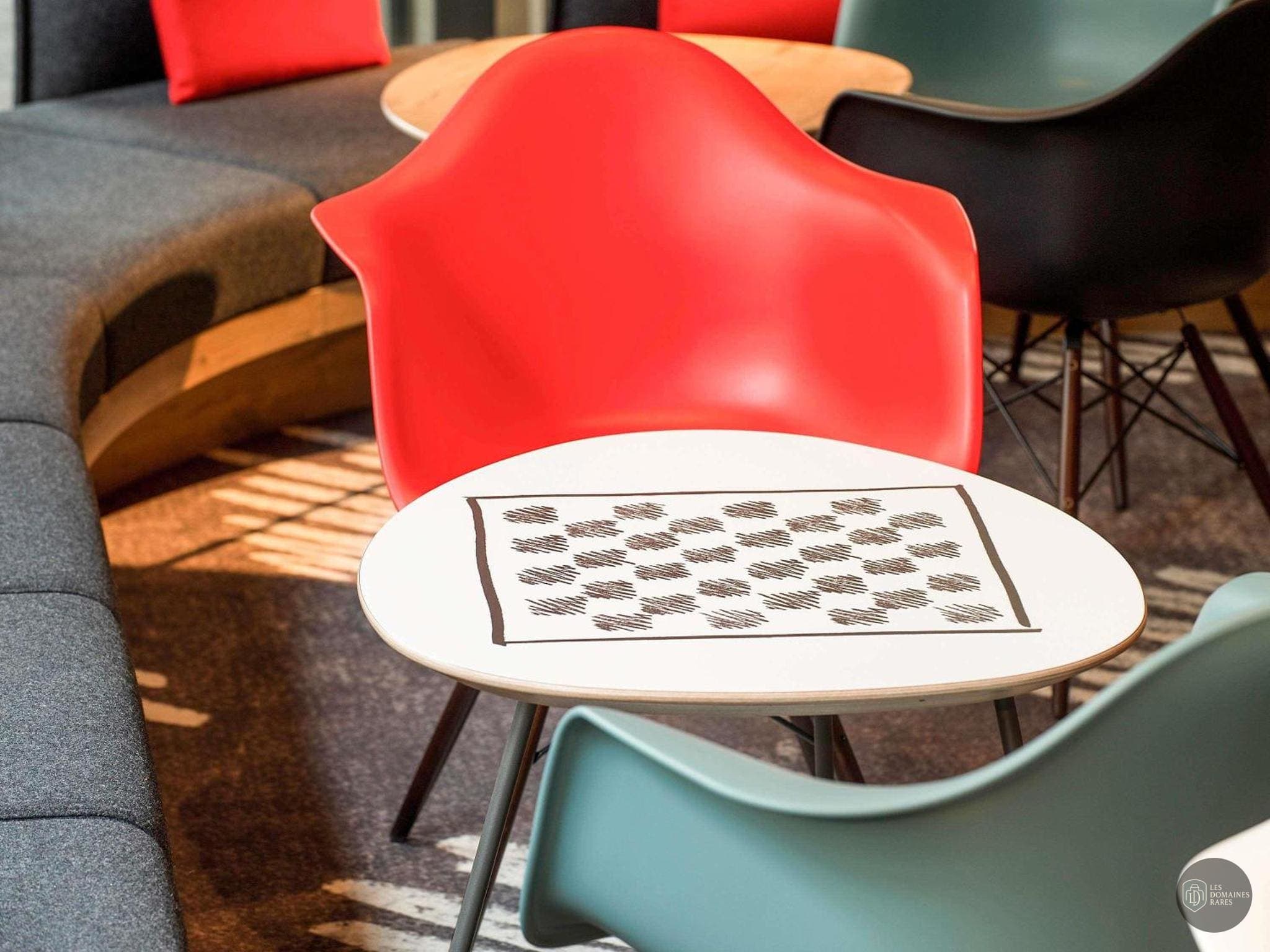Espace intérieur du domaine Ibis Rodez Centre à Rodez en Occitanie