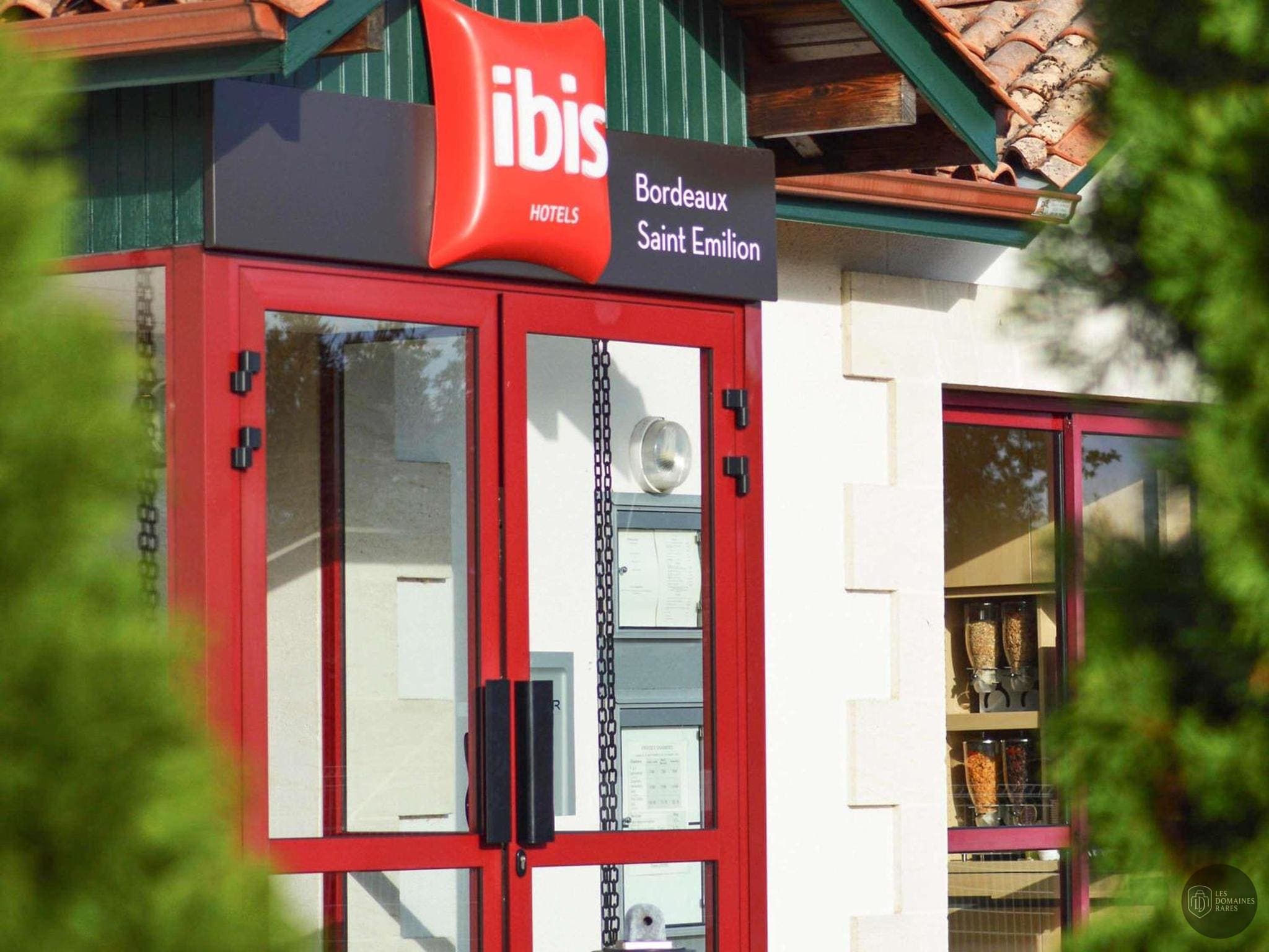 Vue extérieure de l'hôtel Ibis Saint-Emilion en Nouvelle-Aquitaine