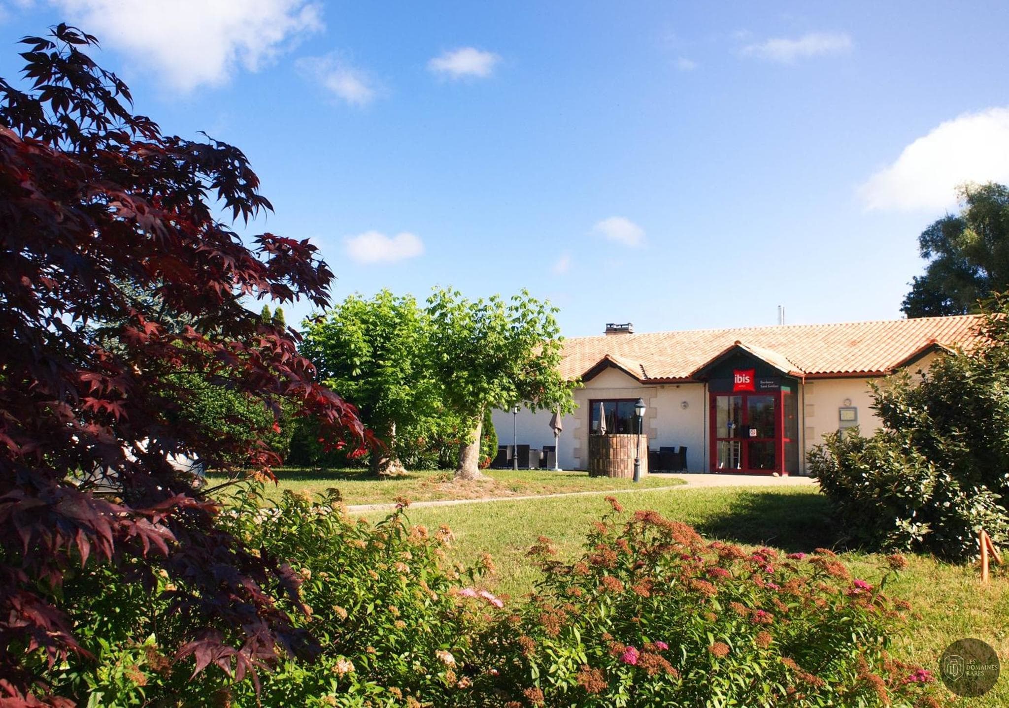 Vue extérieure de l'hôtel Ibis Saint-Emilion en Nouvelle-Aquitaine