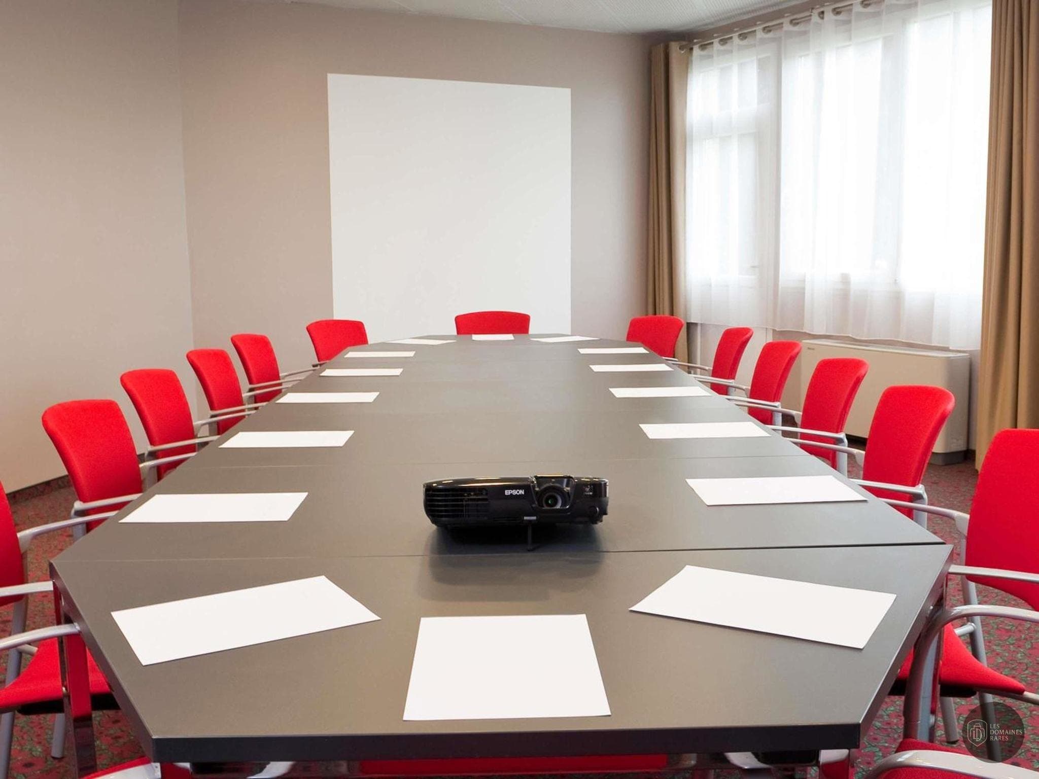 Salle de réunion 2 de l'hôtel Ibis Senlis à Senlis en Hauts-de-France