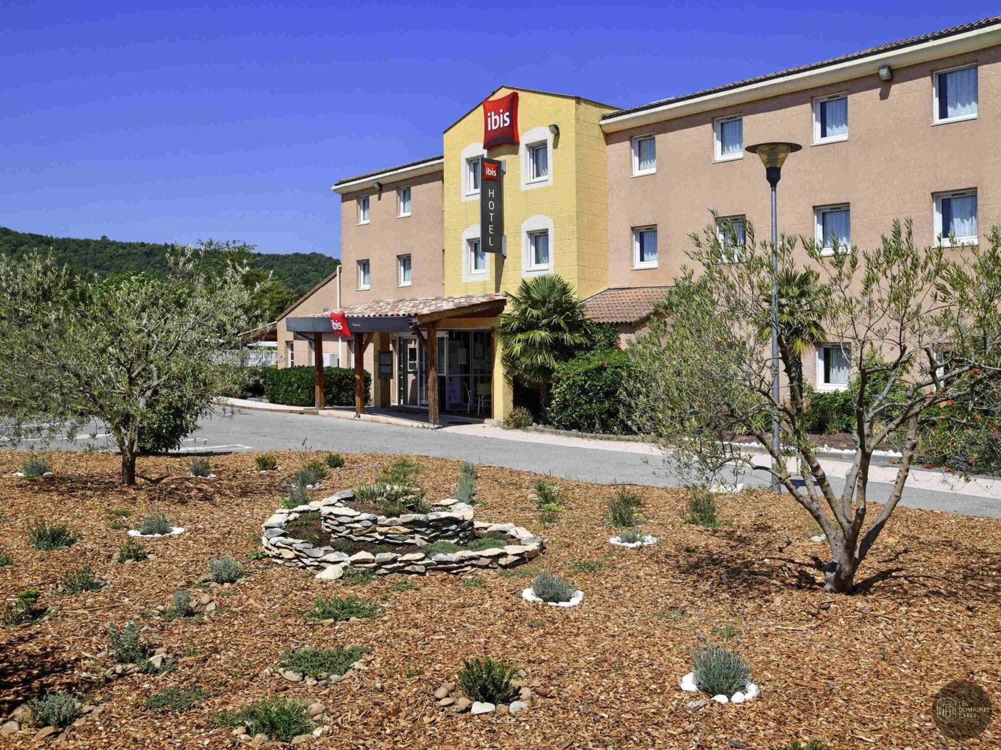 Vue extérieure de l'hôtel Ibis Sisteron à Sisteron en Provence-Alpes-Côte d'Azur