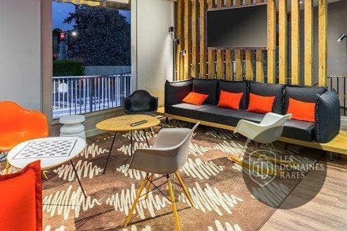 Espace intérieur de l'hôtel Ibis Tarbes Odos à Odos en Occitanie