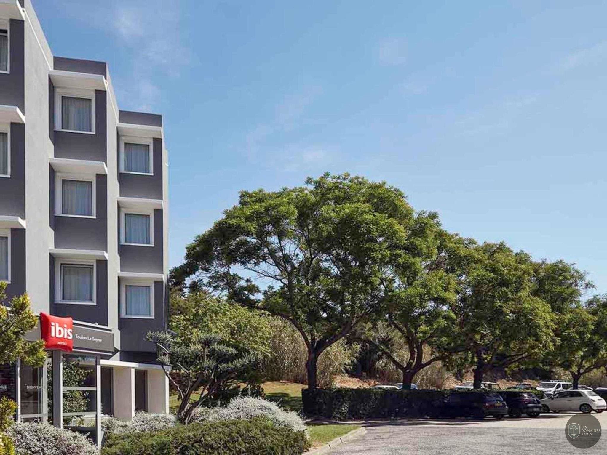 Vue extérieure de l'hôtel Ibis Toulon La Seyne à La en Provence-Alpes-Côte d'Azur
