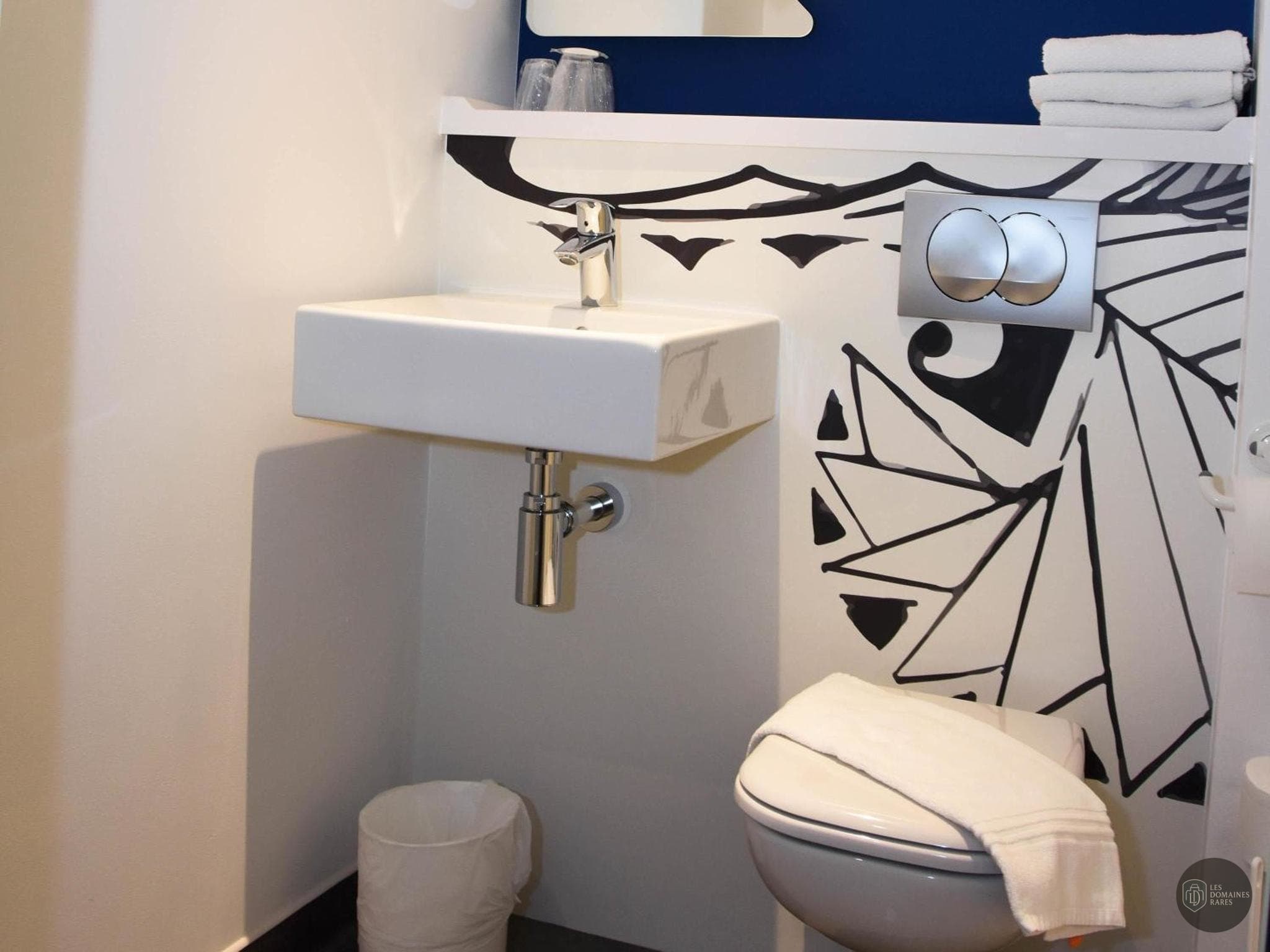 Salle de bain de l'hôtel Ibis budget Langres à Langres en Grand Est
