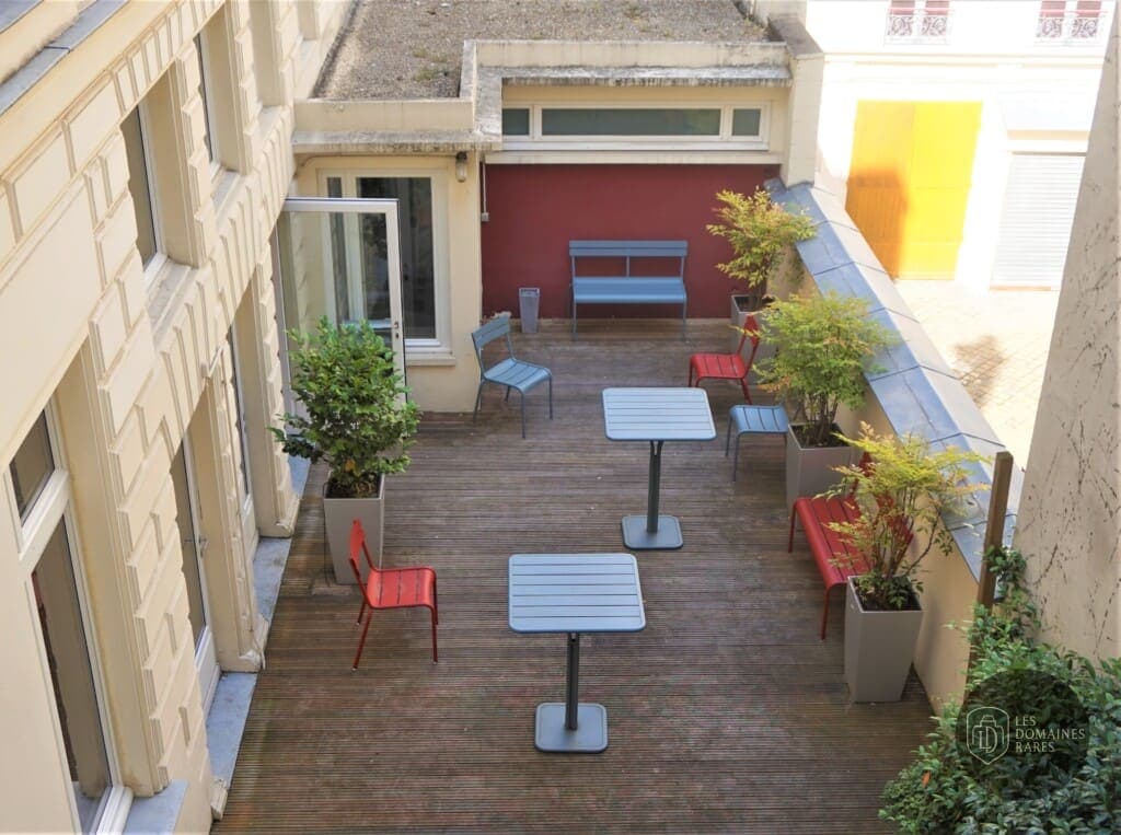 Vue extérieure de l'hôtel Ifocap à Paris en Île-de-France