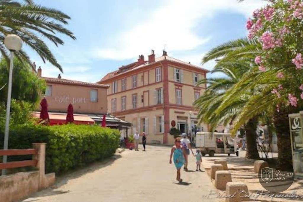 Vue extérieure de la villa Igesa Porquerolles à Ile en Provence-Alpes-Côte d'Azur