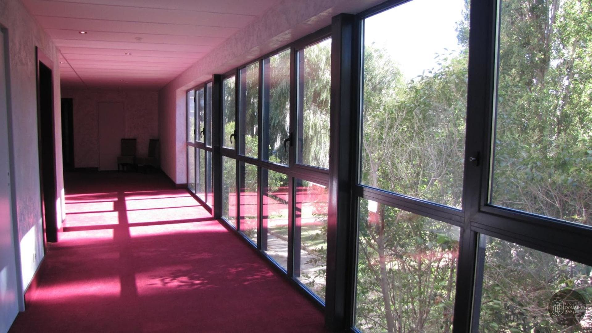 Vue extérieure de l'hôtel Ile du Gua Suites à Narbonne en Occitanie