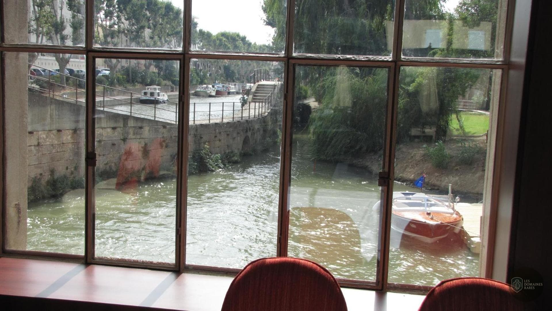 Vue extérieure de l'hôtel Ile du Gua Suites à Narbonne en Occitanie