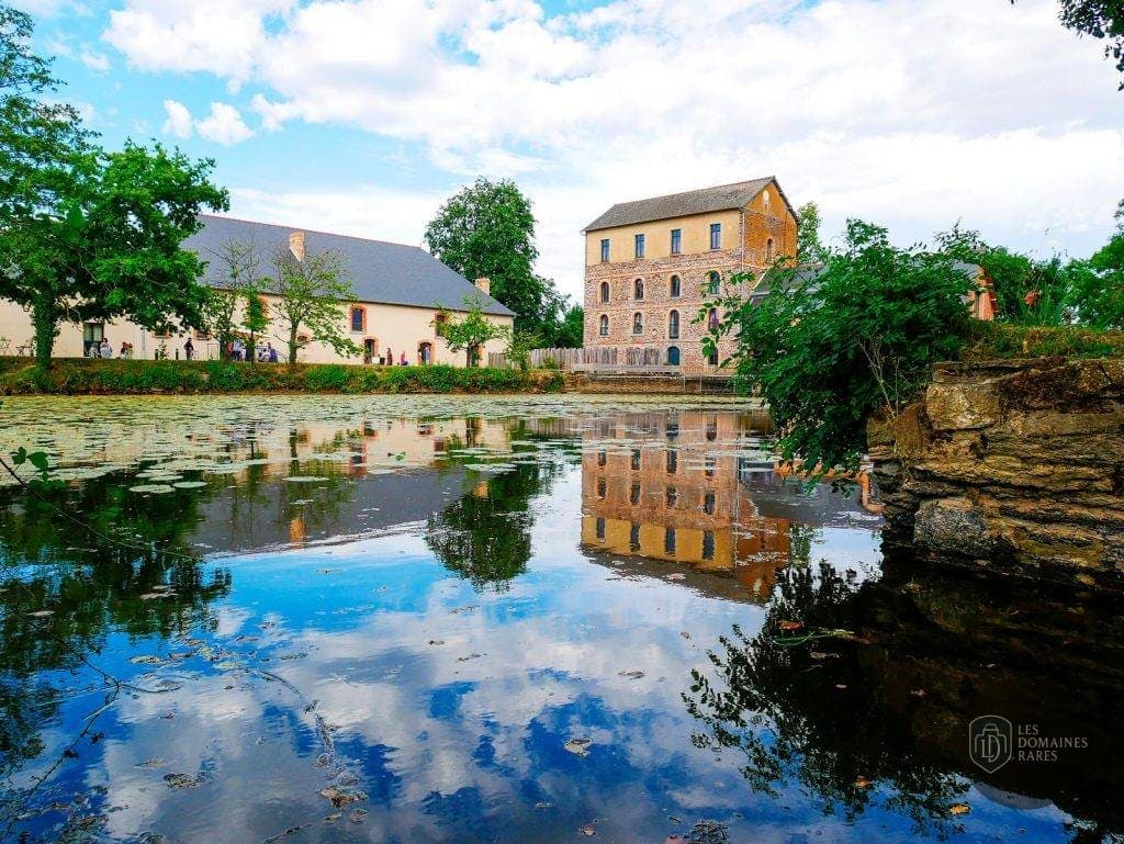 Vue extérieure du moulin Ilot du Moulin en Bretagne