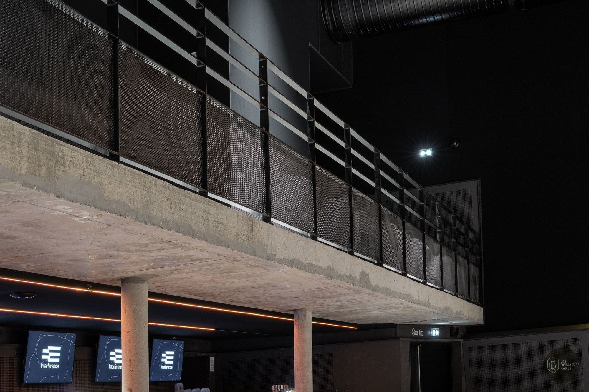 Espace intérieur de l'auberge Interference en Occitanie