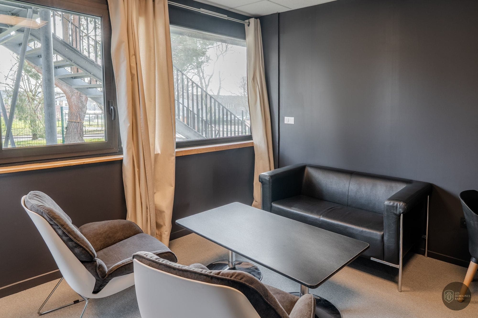Espace intérieur de l'auberge Interference en Occitanie