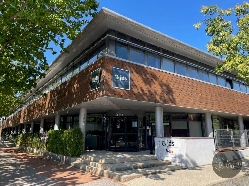 Vue extérieure du lieu Jds Center à Oullins en Auvergne-Rhône-Alpes