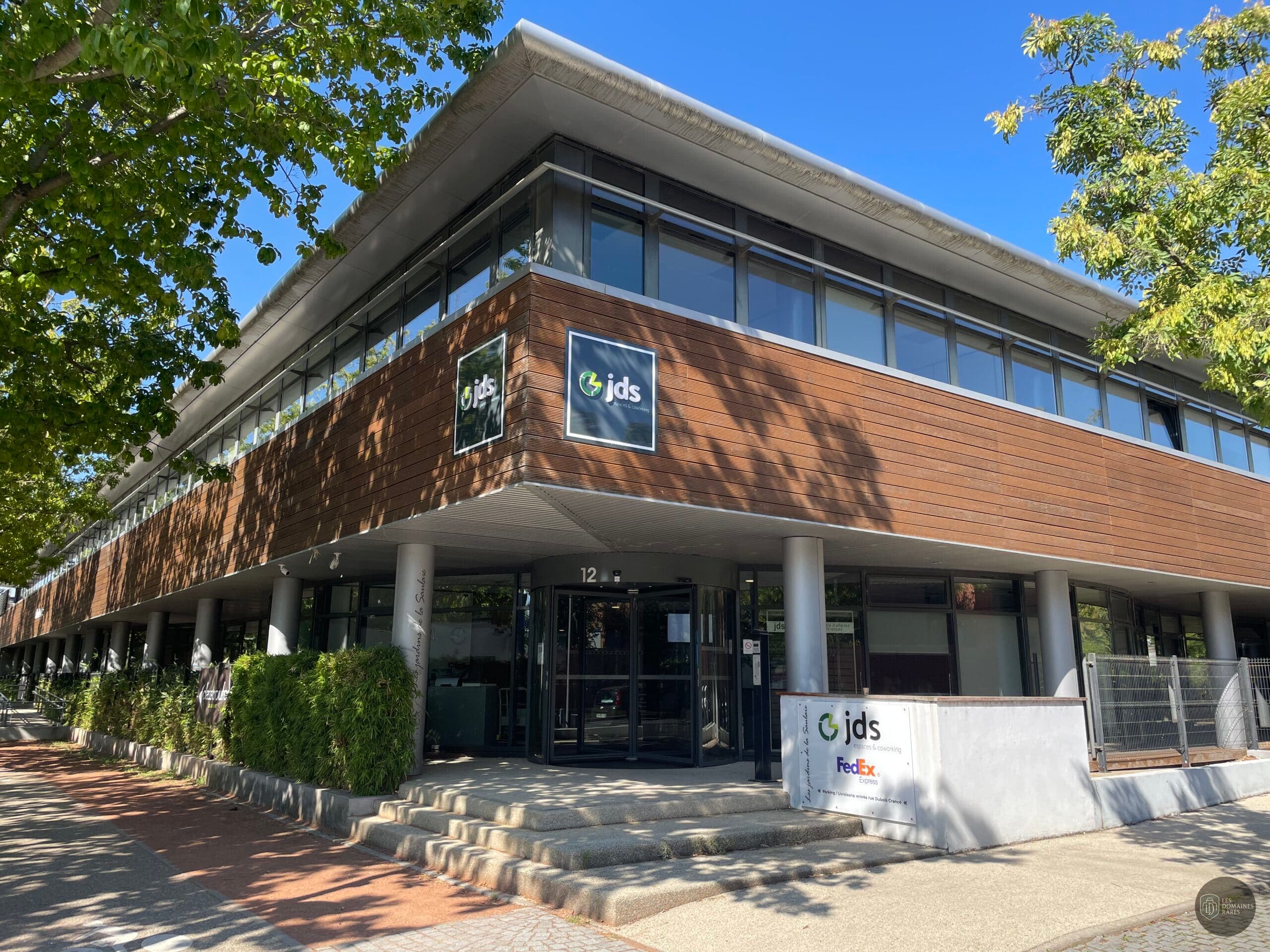 Vue extérieure du lieu Jds Center à Oullins en Auvergne-Rhône-Alpes