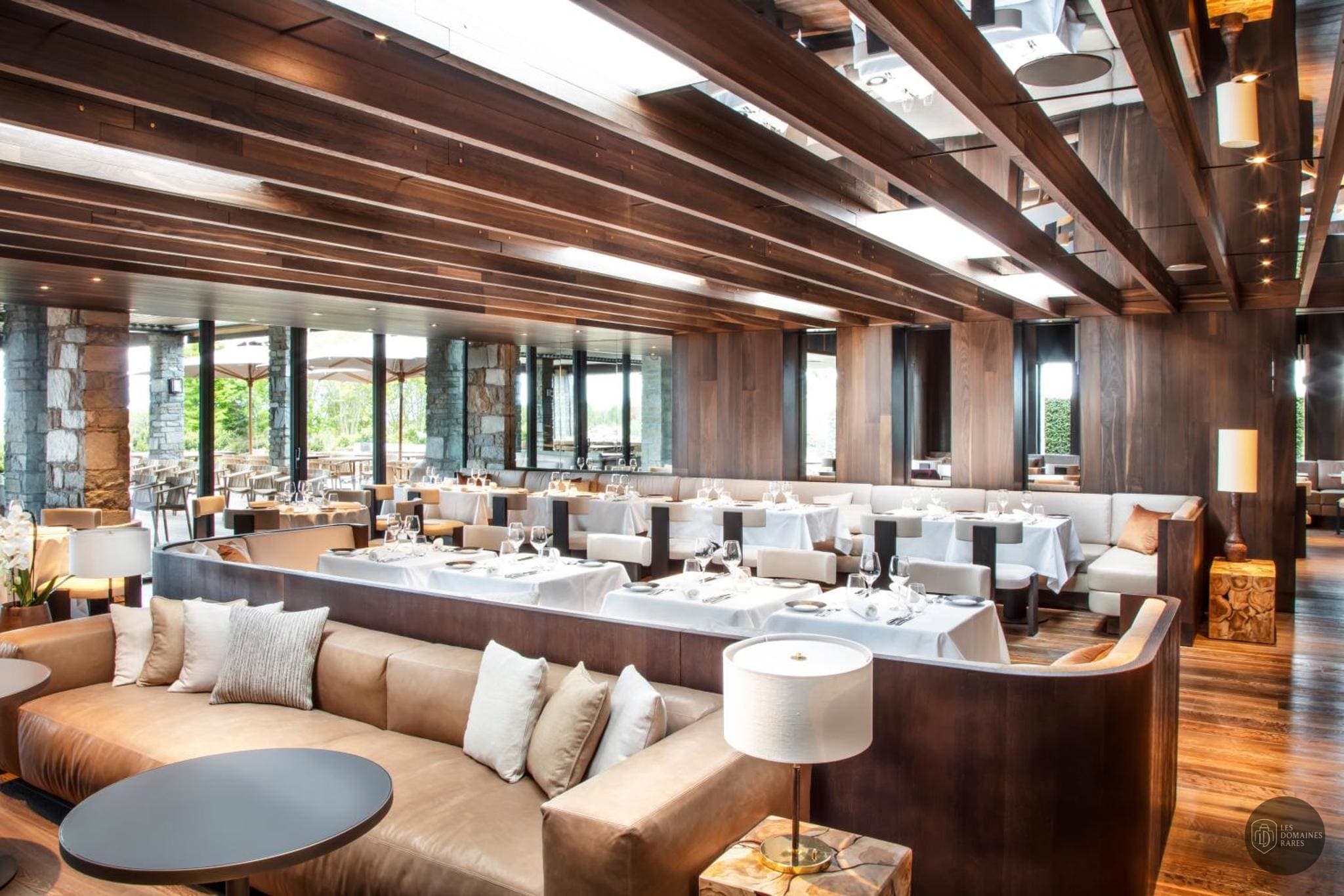 Restaurant de l'hôtel Jiva Hill Resort à Crozet en Auvergne-Rhône-Alpes - séminaire crozet, france