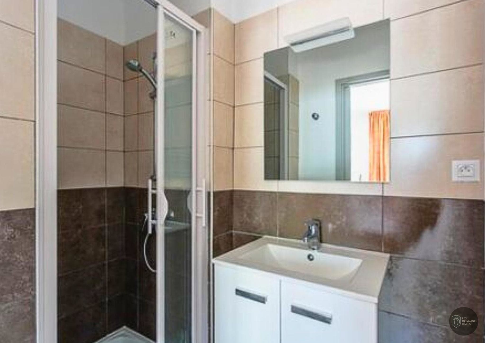 Salle de bain du lieu Kamea Club la Gironie en Nouvelle-Aquitaine