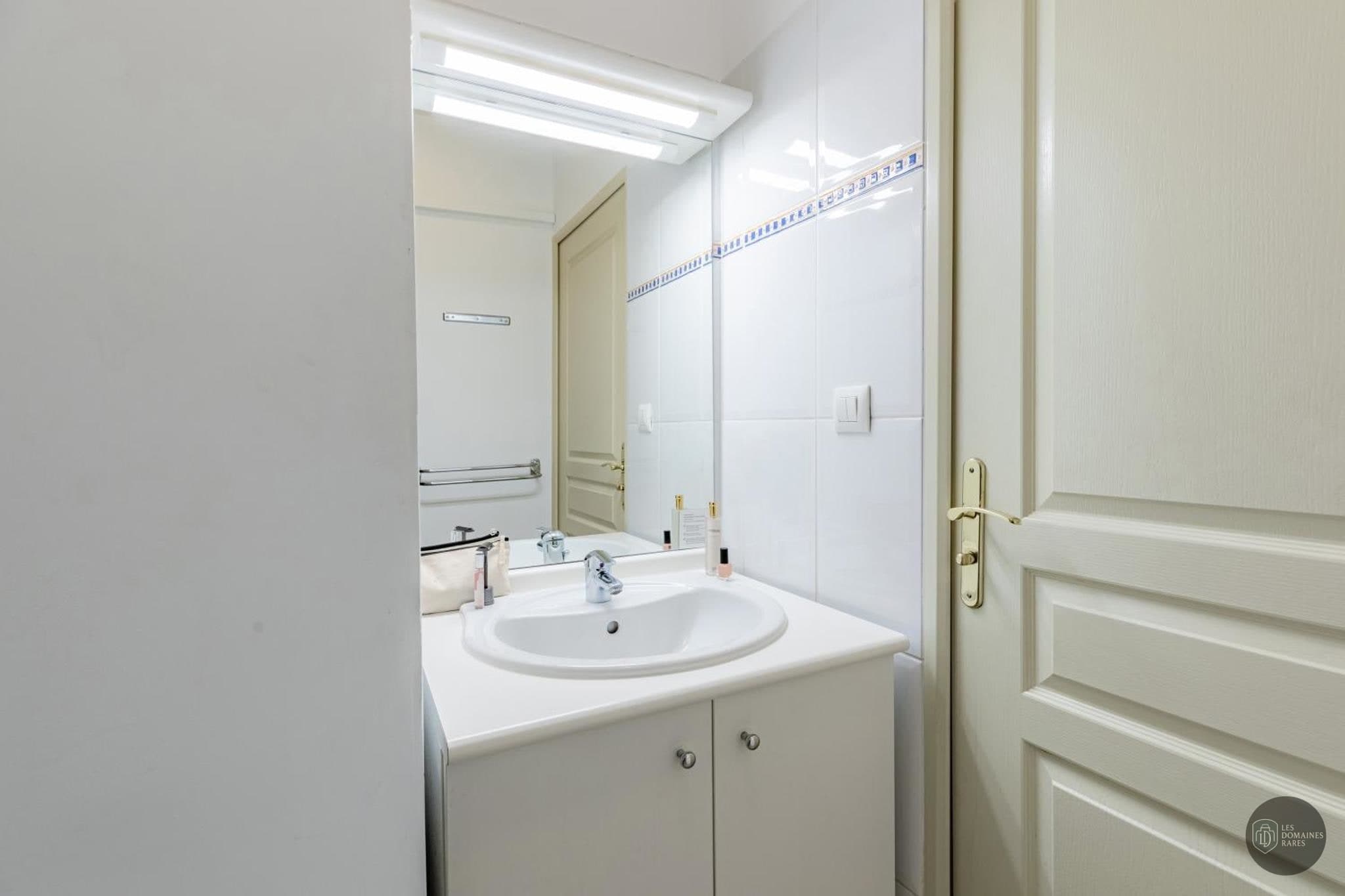Salle de bain de l'hôtel Kart'Up Vitrolles à Vitrolles en Provence-Alpes-Côte d'Azur