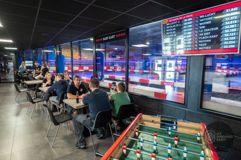 Espace intérieur du lieu Kart Indoor Chrono à Fegersheim en Grand Est