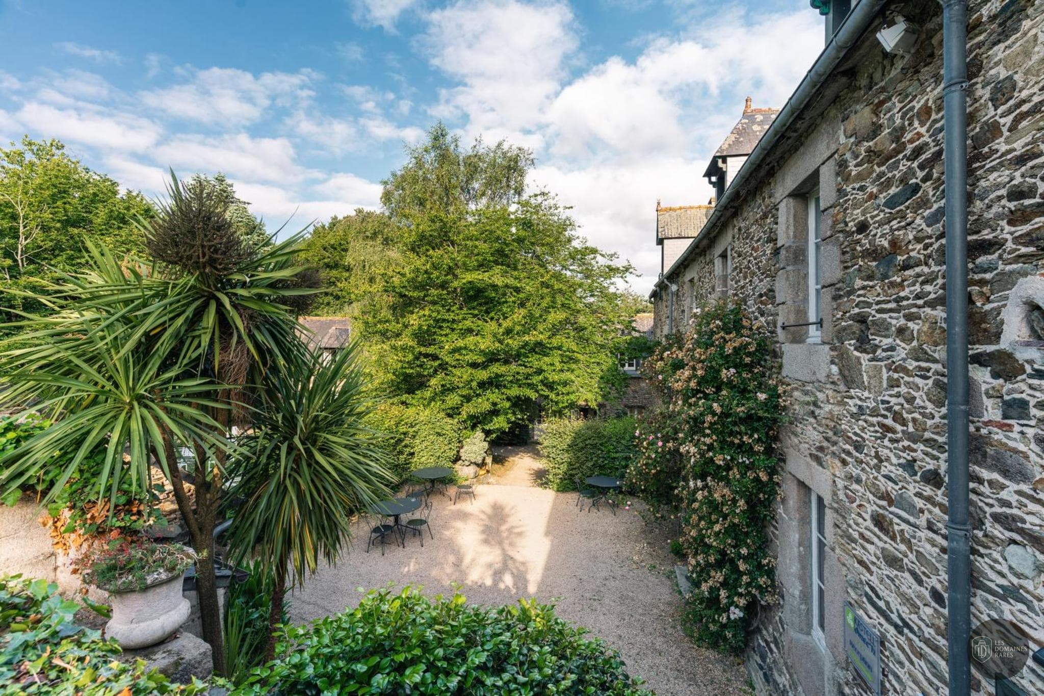 Vue extérieure du lieu Kastell Dinec'h à Treguier en Bretagne