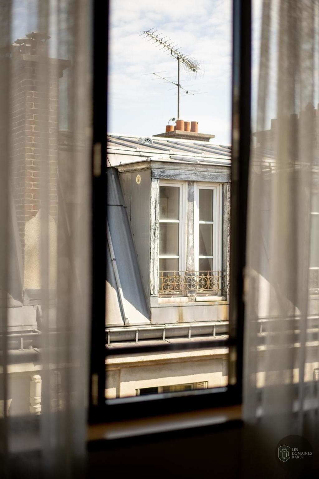 Vue extérieure de la ferme Keeze Bachaumont à Paris en Île-de-France