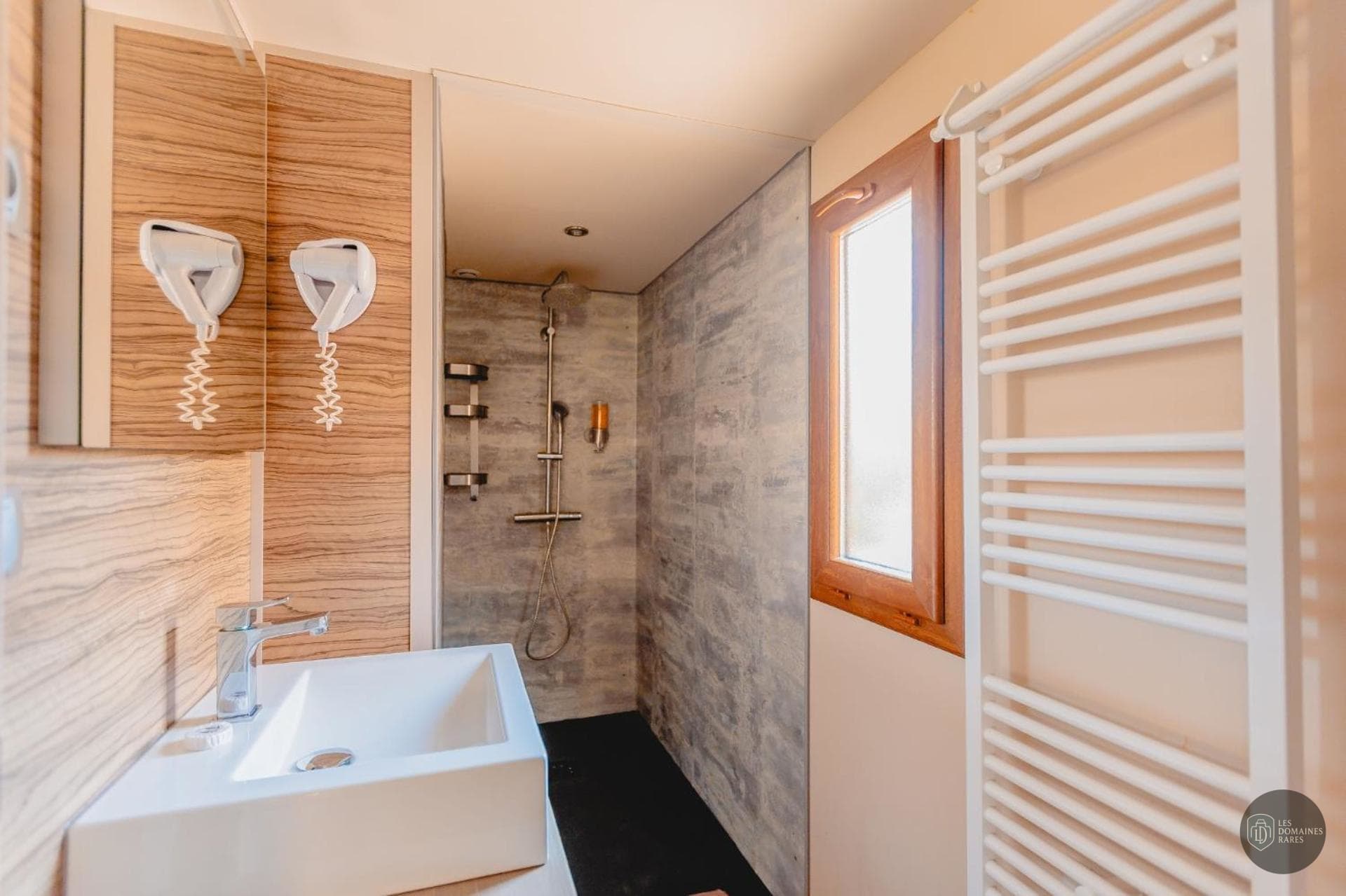 Salle de bain du resort Kon Tiki à Ramatuelle en Provence-Alpes-Côte d'Azur