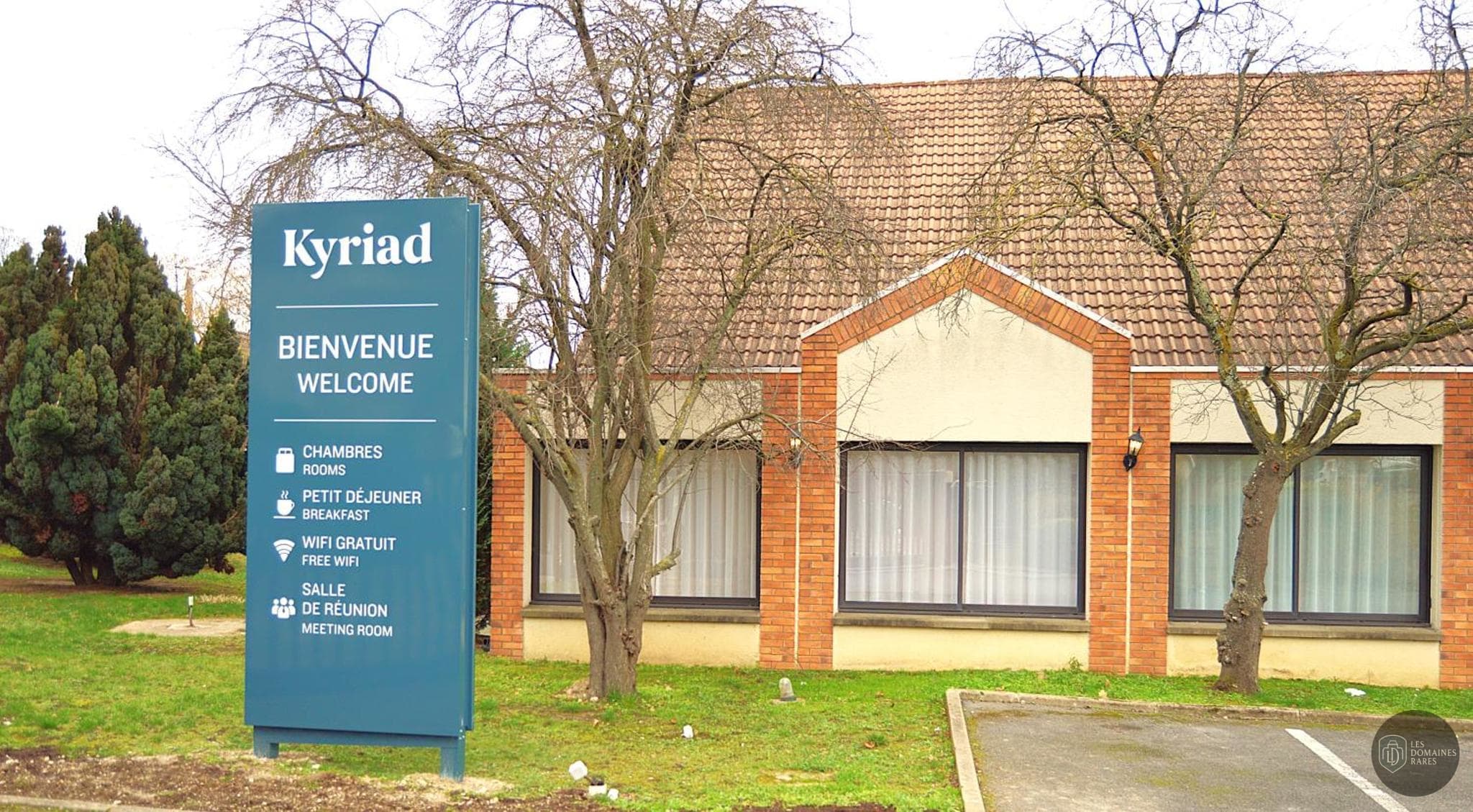 Vue extérieure de l'hôtel Kyriad Argenteuil à Argenteuil en Île-de-France