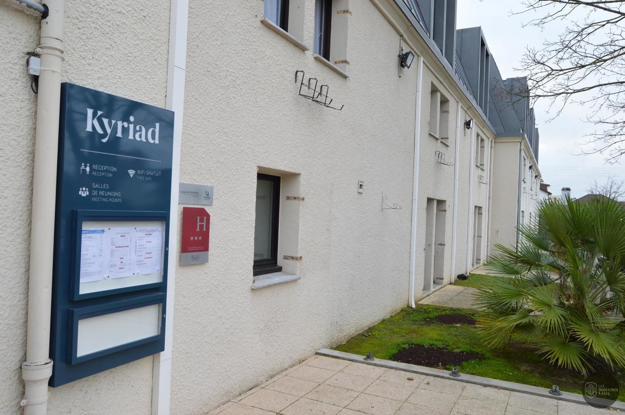 Vue extérieure de l'hôtel Kyriad Argenteuil à Argenteuil en Île-de-France