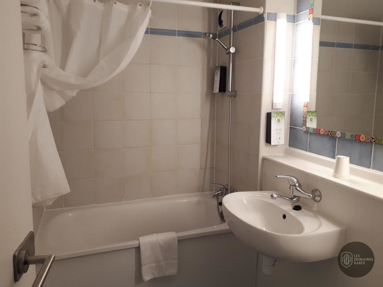 Salle de bain de l'hôtel Kyriad Blois Nord à Blois en Centre-Val de Loire