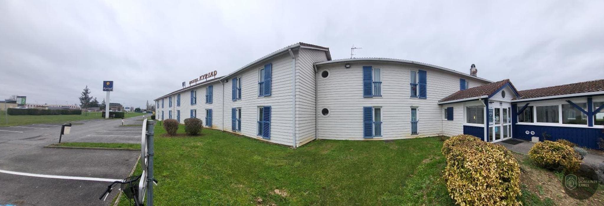 Vue extérieure de l'hôtel Kyriad Bourges Sud à Bourges en Centre-Val de Loire