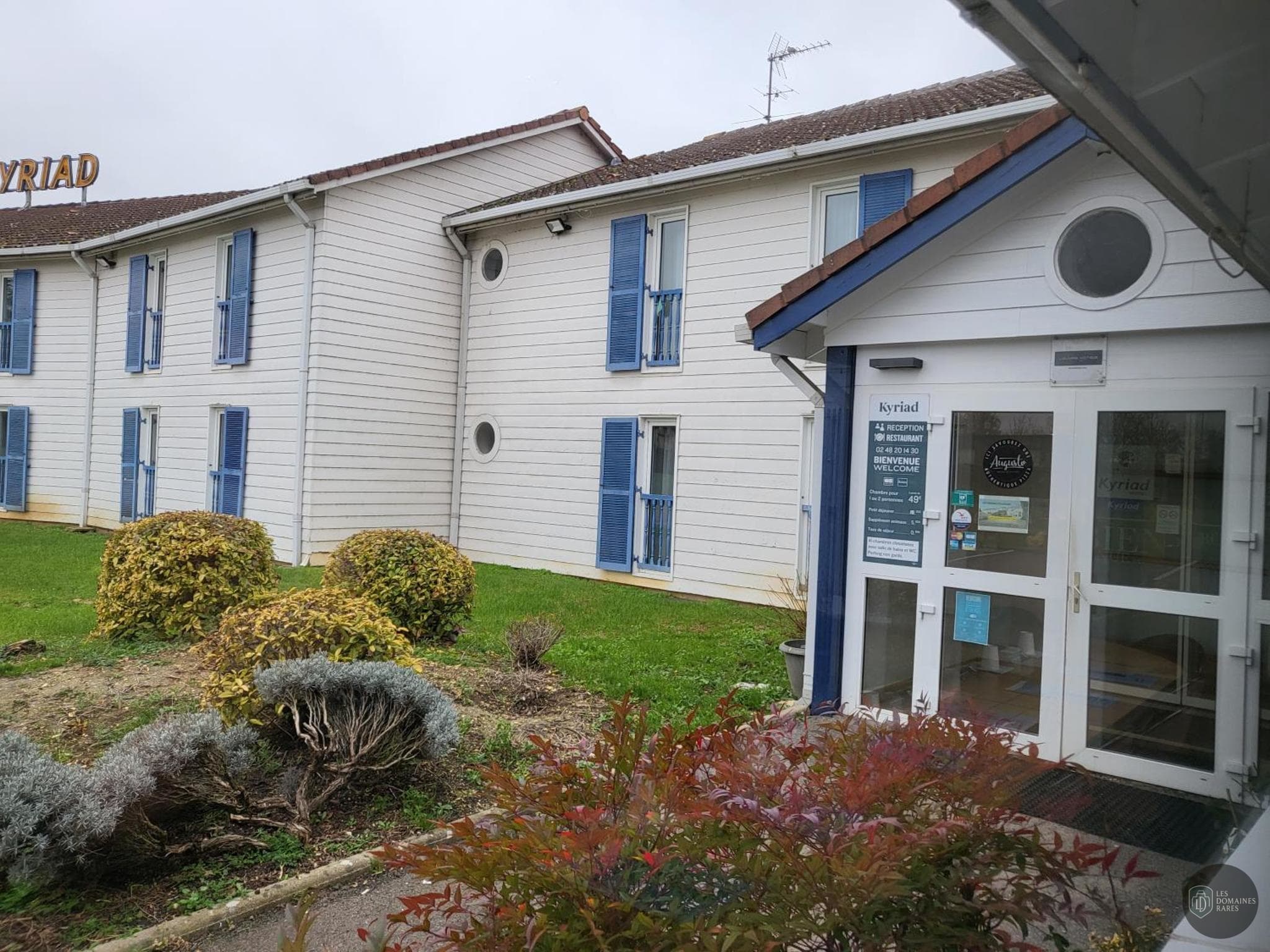 Vue extérieure de l'hôtel Kyriad Bourges Sud à Bourges en Centre-Val de Loire