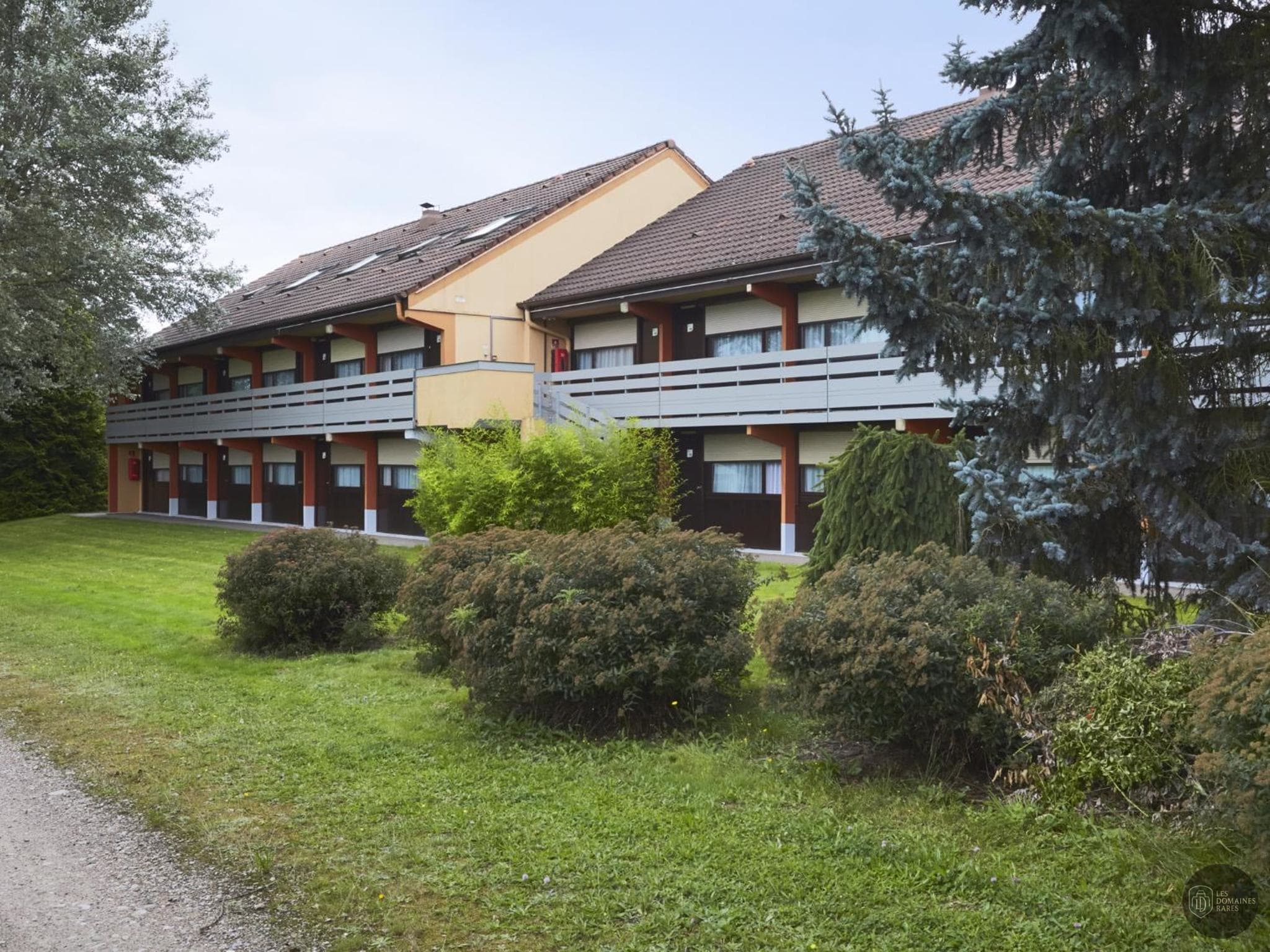 Vue extérieure de l'hôtel Kyriad Direct Epinal à Epinal en Grand Est
