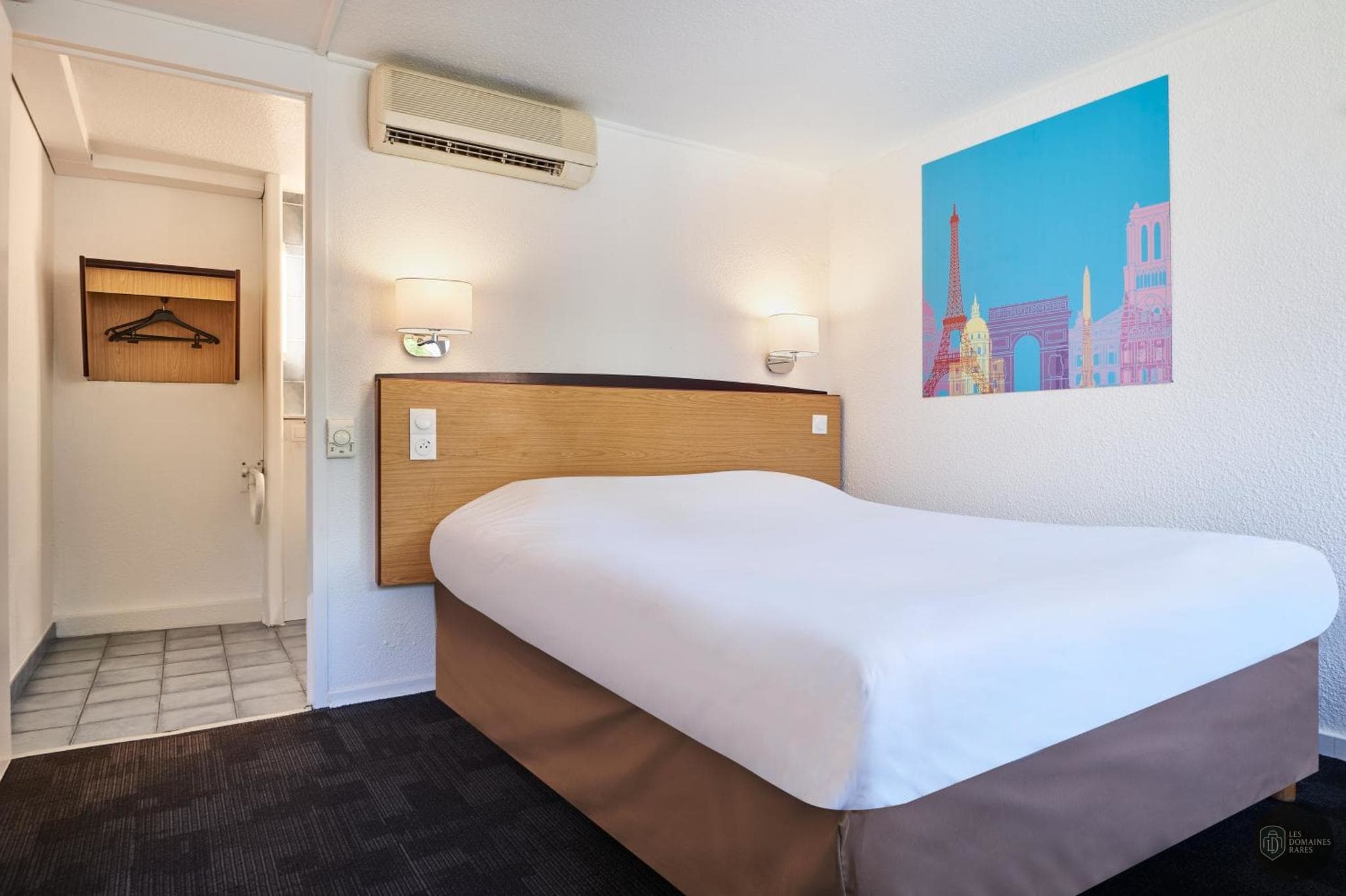 Vue extérieure de l'hôtel Kyriad Direct Evreux à Evreux en Normandie