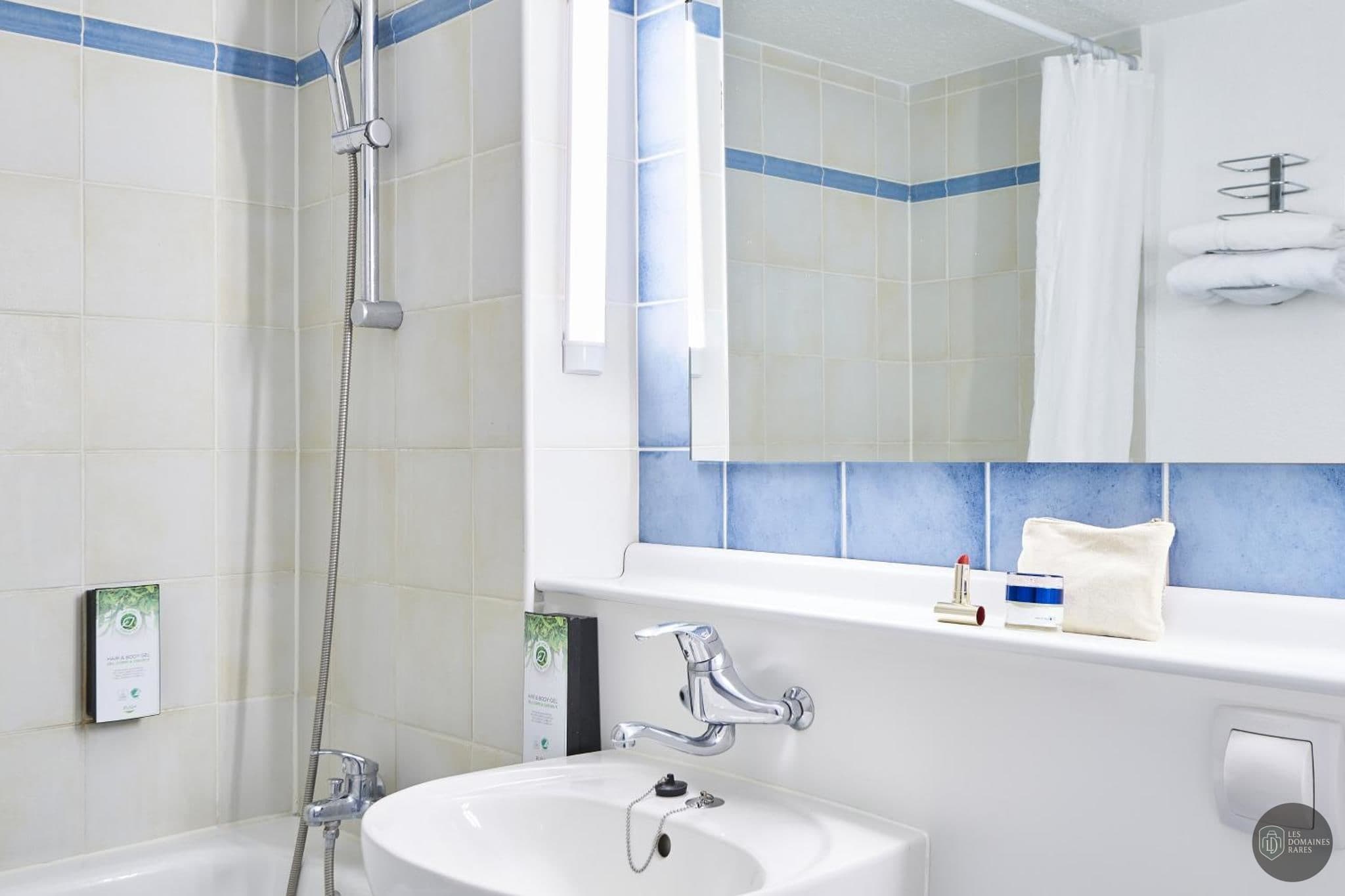 Vue extérieure de l'hôtel Kyriad Direct Evreux à Evreux en Normandie