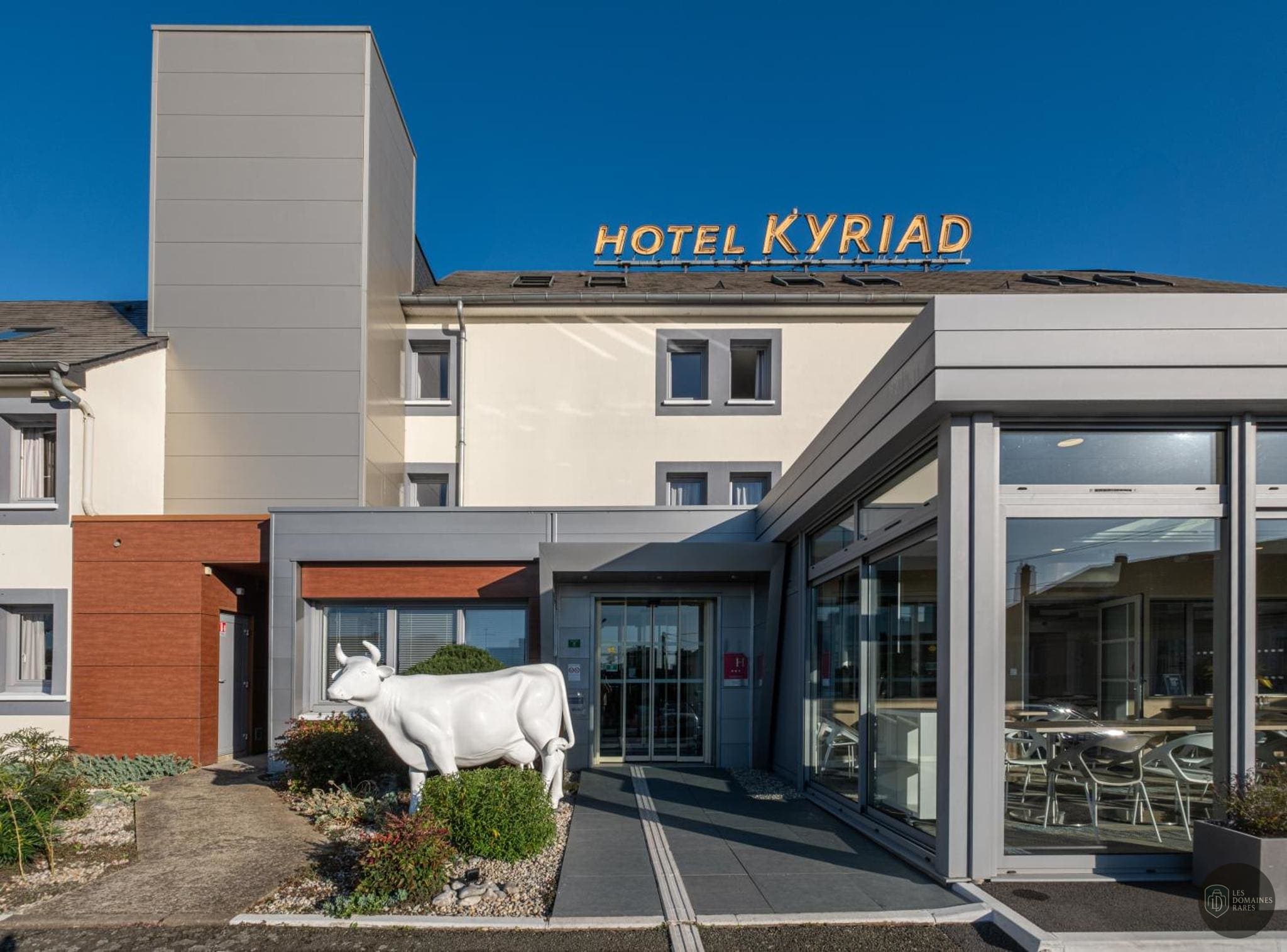 Vue extérieure de l'hôtel Kyriad Le Mans Est à Le en Pays de la Loire