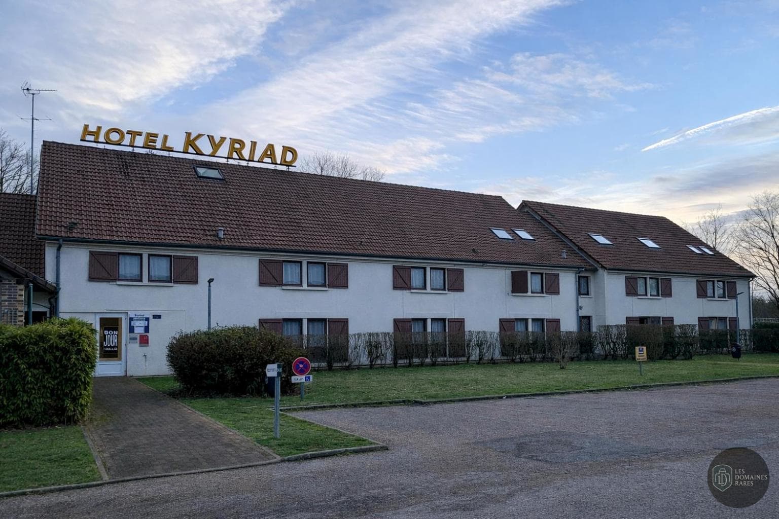 Vue extérieure de l'hôtel Kyriad Montargis à Amilly en Centre-Val de Loire