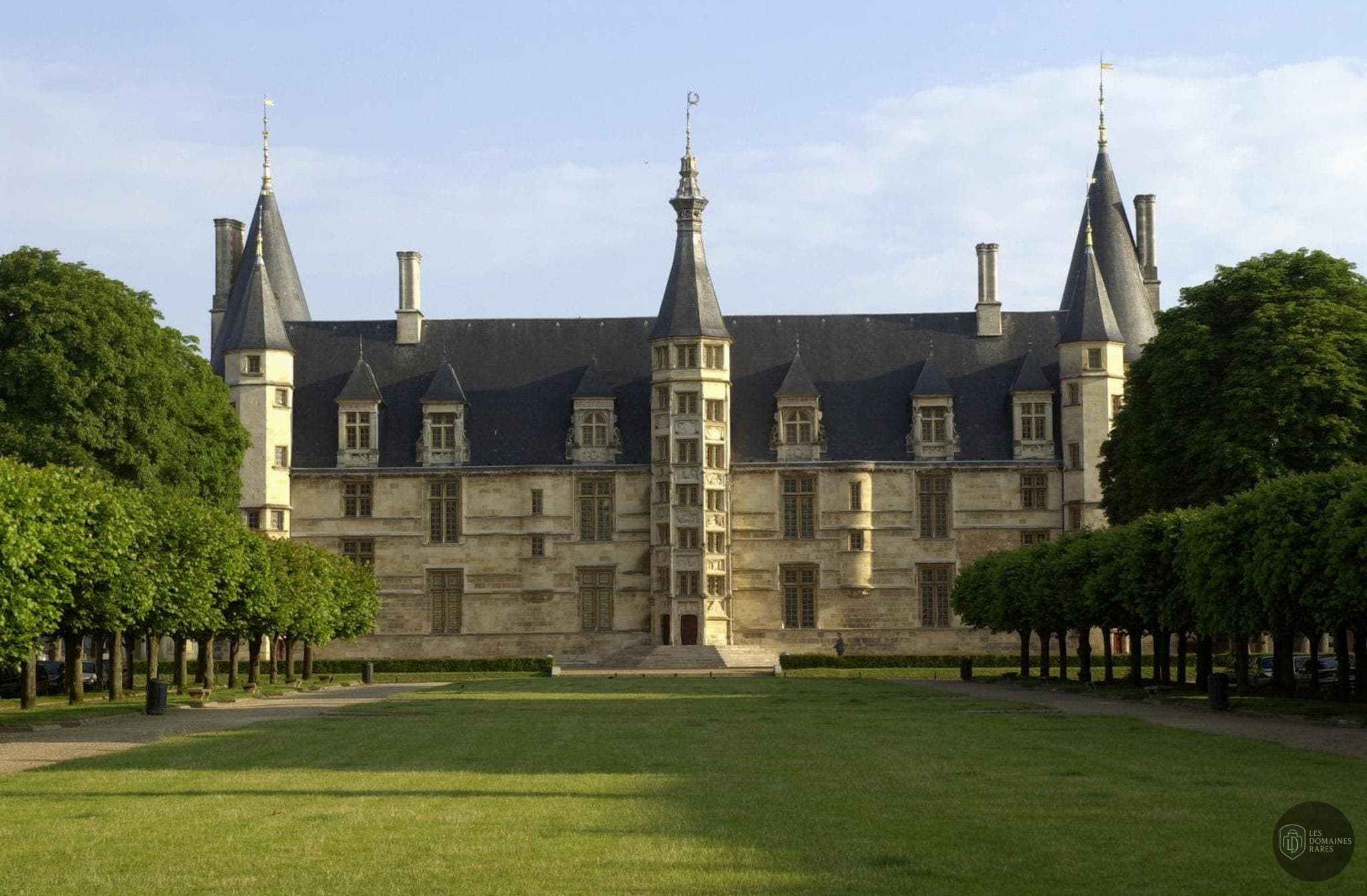 Vue extérieure de l'hôtel Kyriad Nevers Centre à Nevers en Bourgogne-Franche-Comté