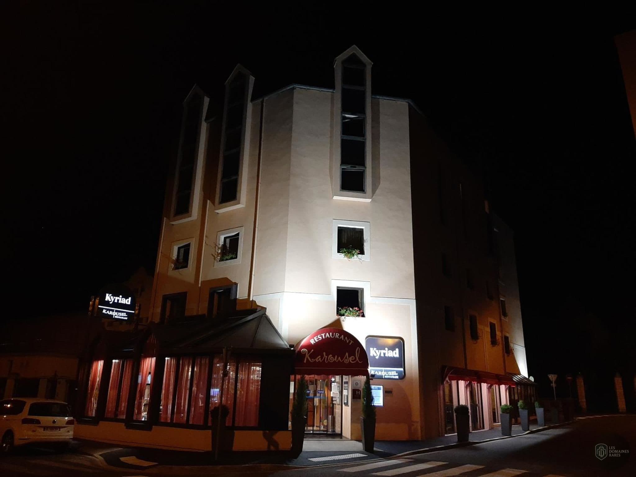 Vue extérieure de l'hôtel Kyriad Nevers Centre à Nevers en Bourgogne-Franche-Comté