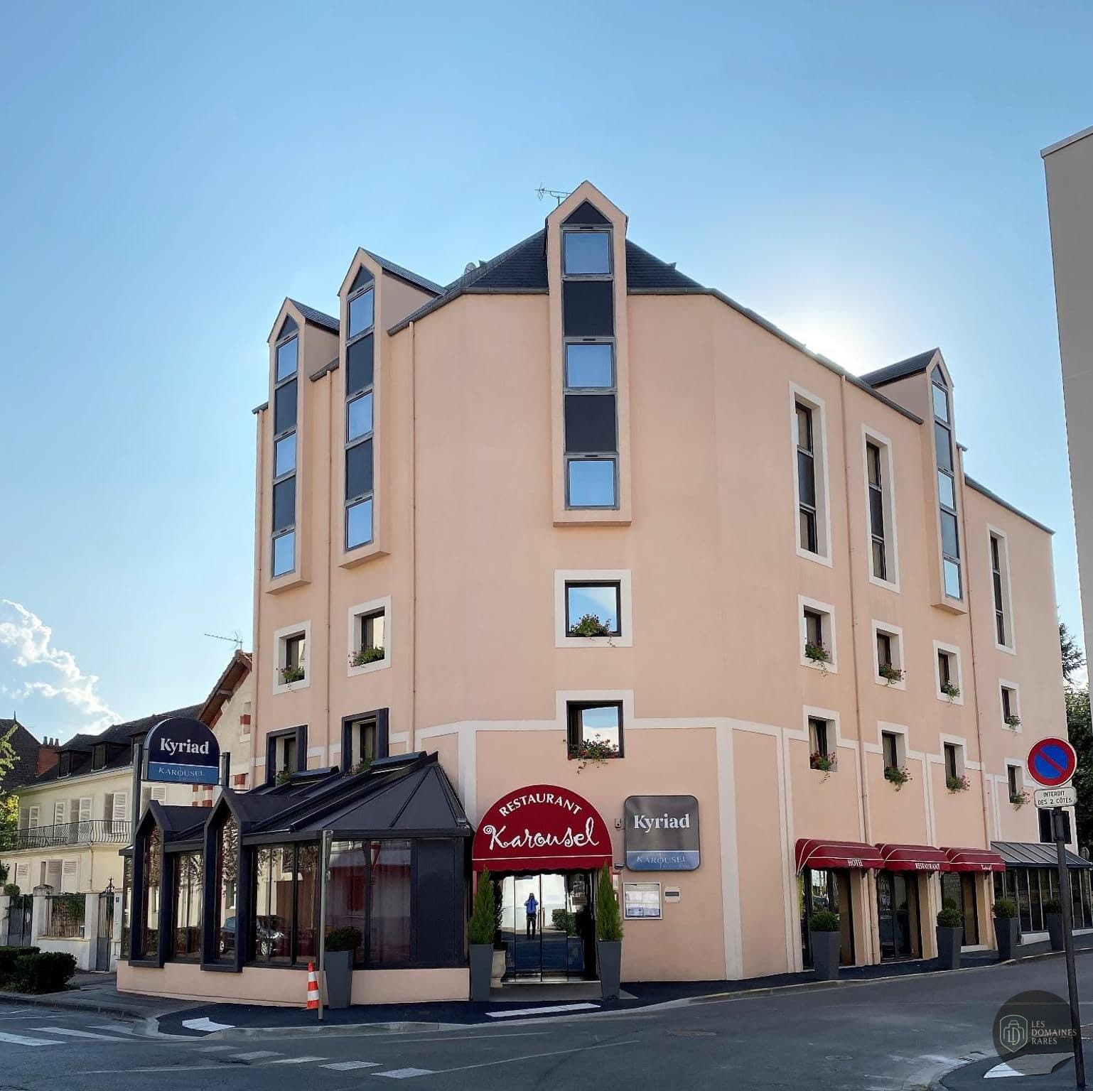 Vue extérieure de l'hôtel Kyriad Nevers Centre à Nevers en Bourgogne-Franche-Comté
