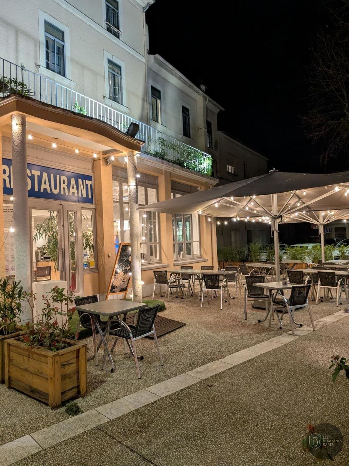 Vue extérieure de l'hôtel Kyriad Orange à Orange en Provence-Alpes-Côte d'Azur