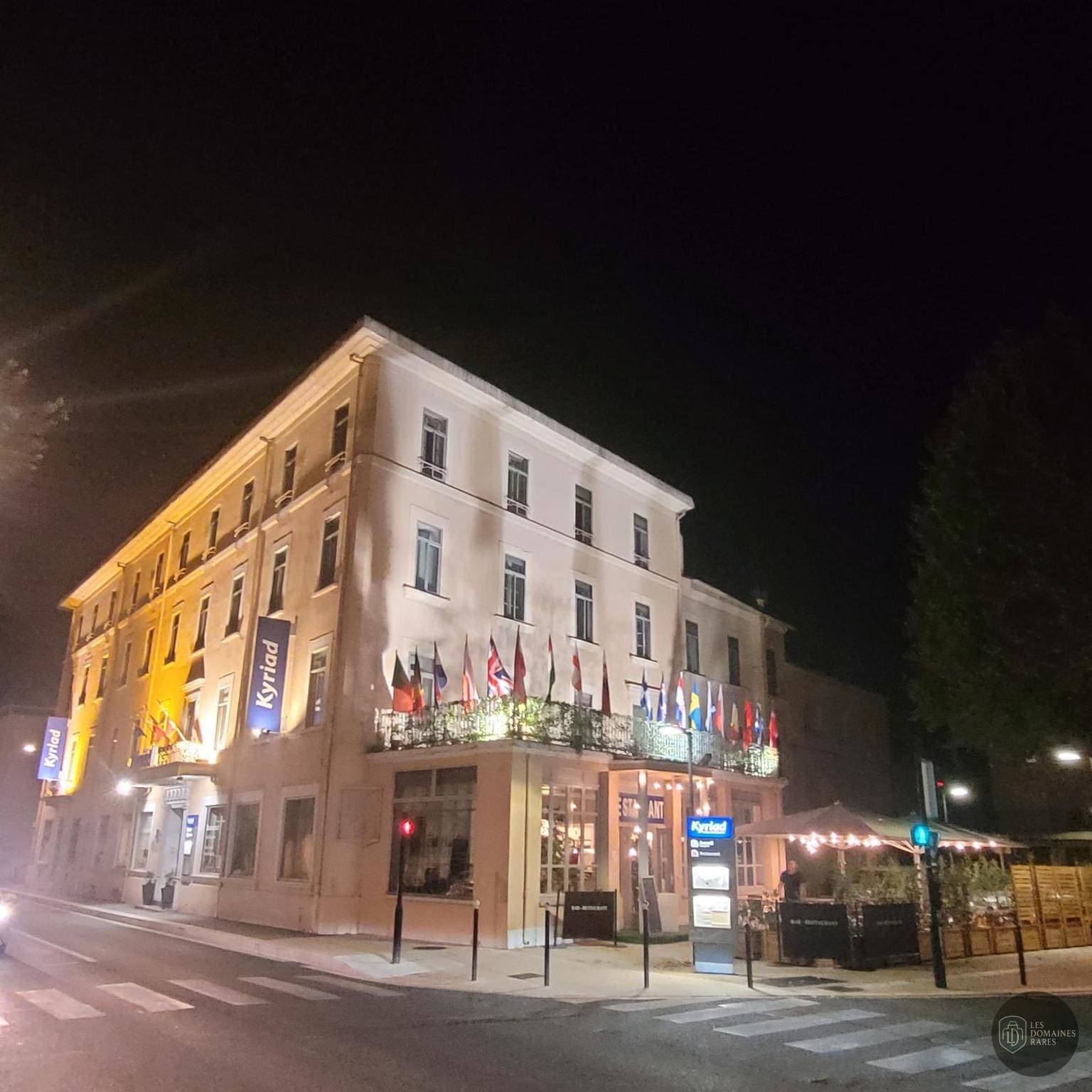 Vue extérieure de l'hôtel Kyriad Orange à Orange en Provence-Alpes-Côte d'Azur
