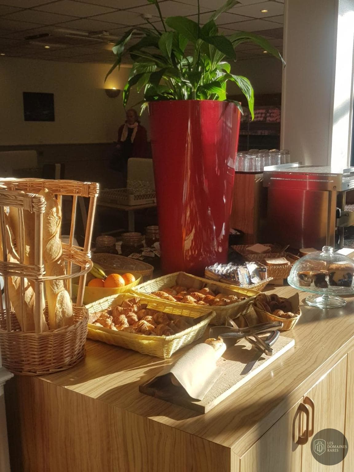 Vue extérieure de l'hôtel Kyriad Orange à Orange en Provence-Alpes-Côte d'Azur