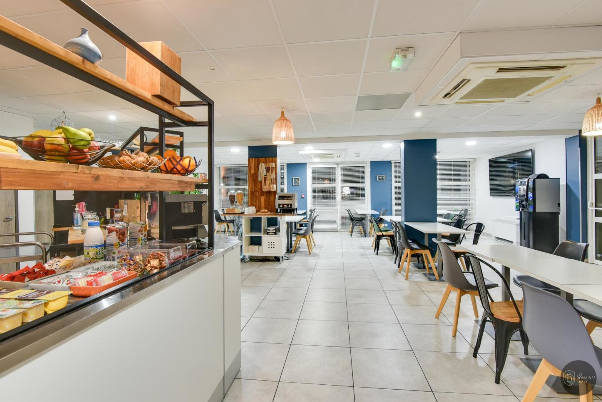 Vue extérieure de l'hôtel Kyriad Perpignan Sud à Perpignan en Occitanie