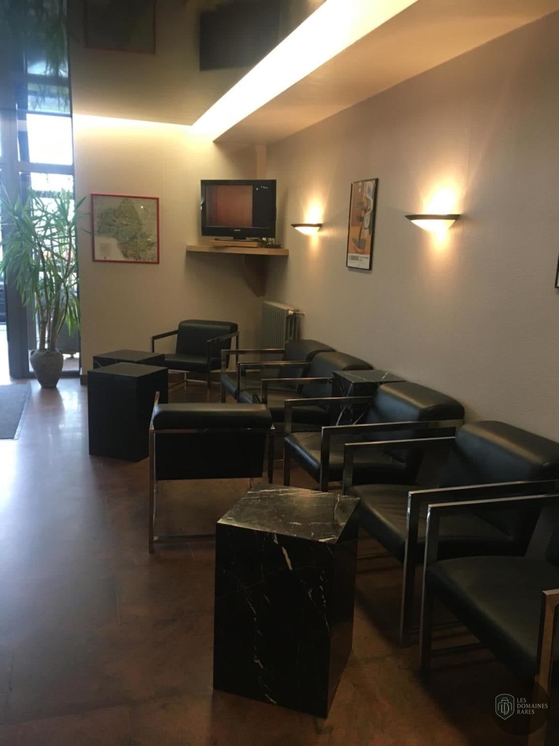 Vue extérieure de l'hôtel Kyriad Rodez Gare à Rodez en Occitanie