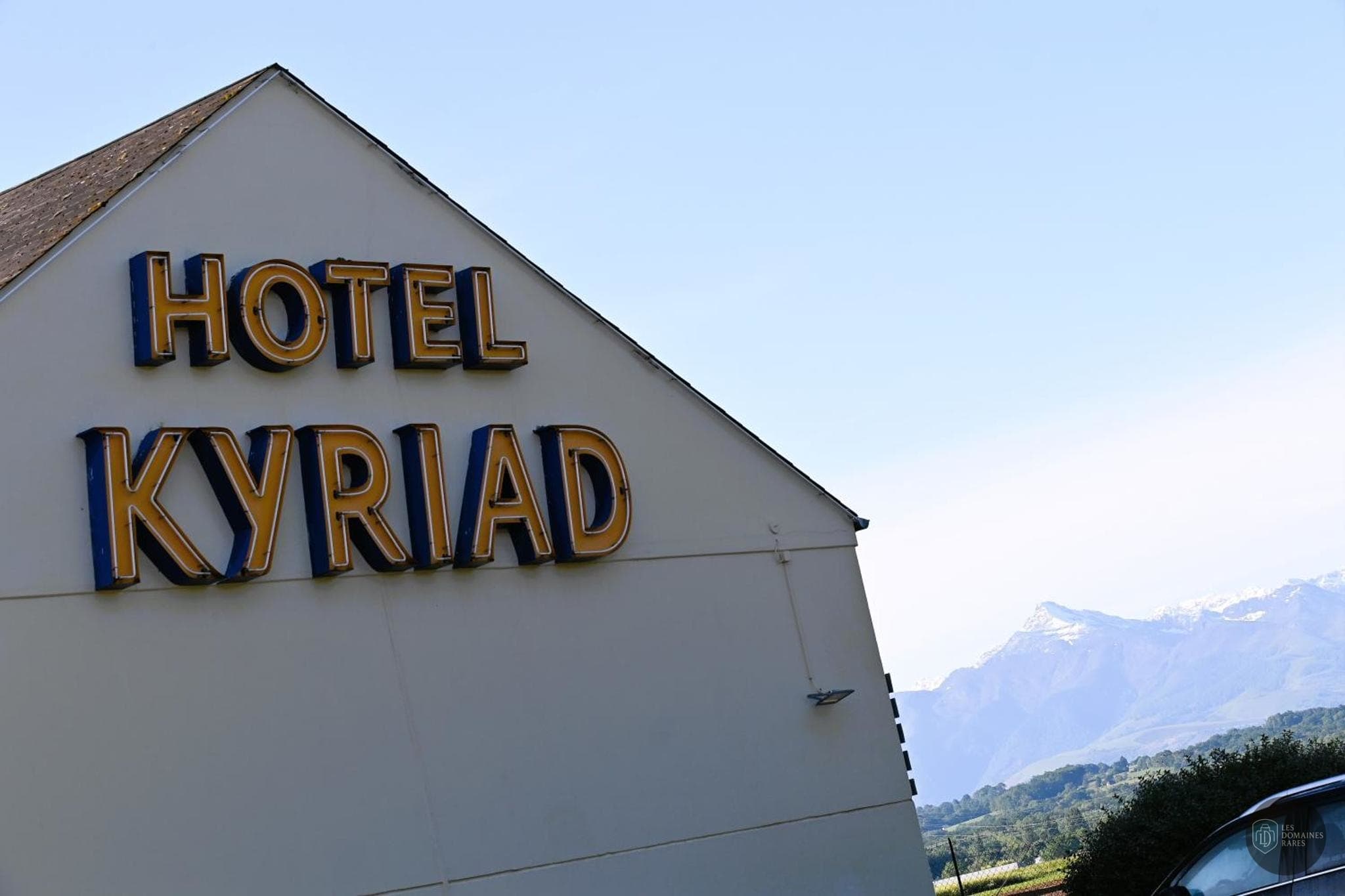 Vue extérieure de l'hôtel Kyriad Tarbes Odos à Odos en Occitanie