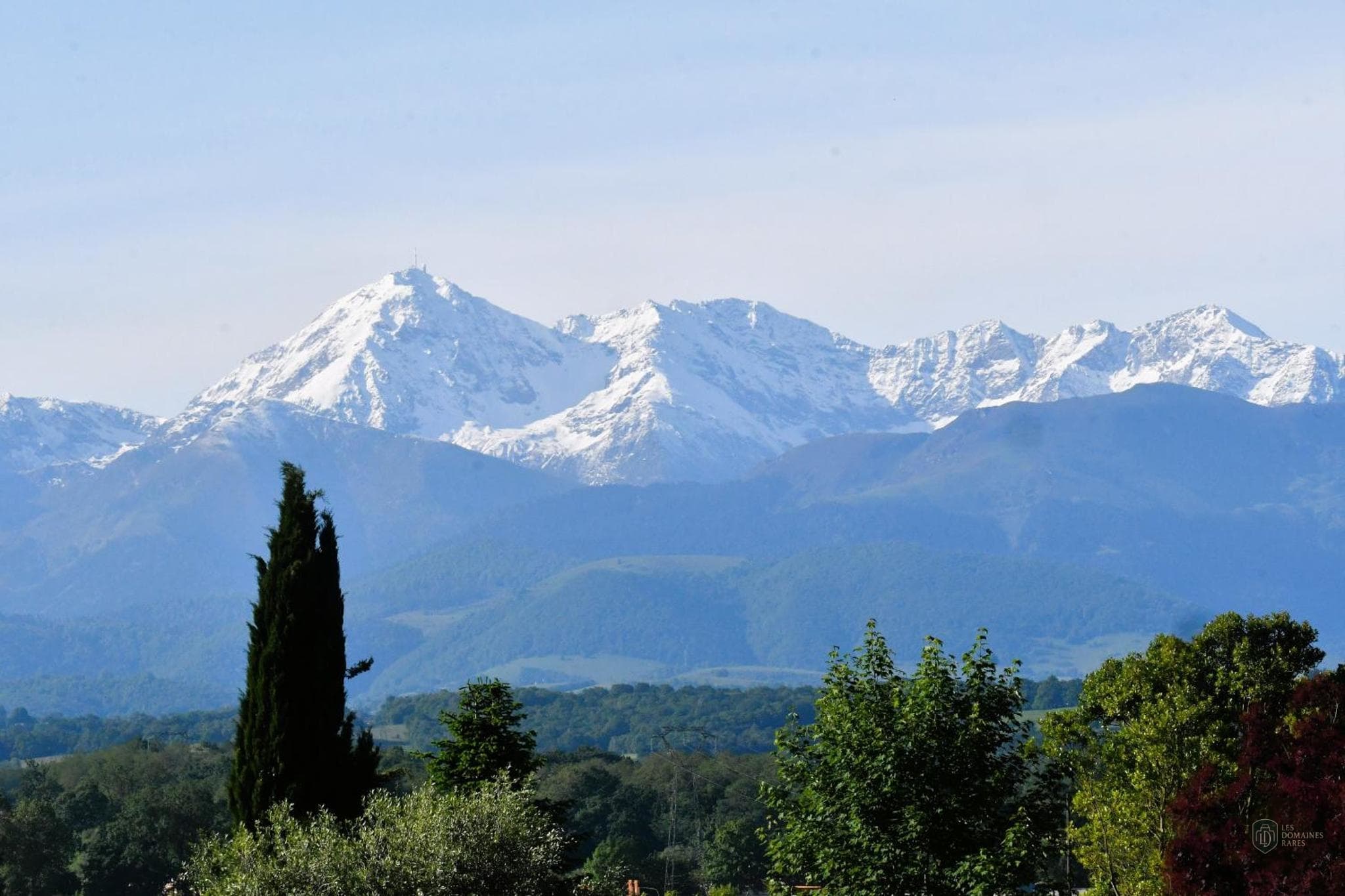 Vue extérieure de l'hôtel Kyriad Tarbes Odos à Odos en Occitanie