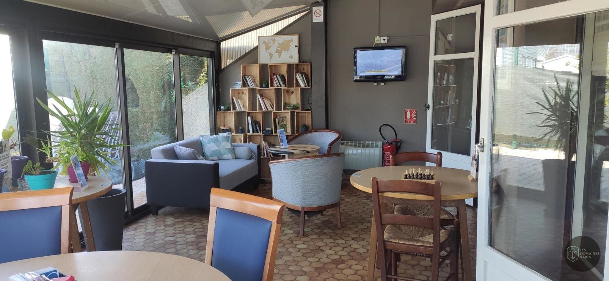 Espace intérieur de l'hôtel Kyriad Tarbes Odos à Odos en Occitanie
