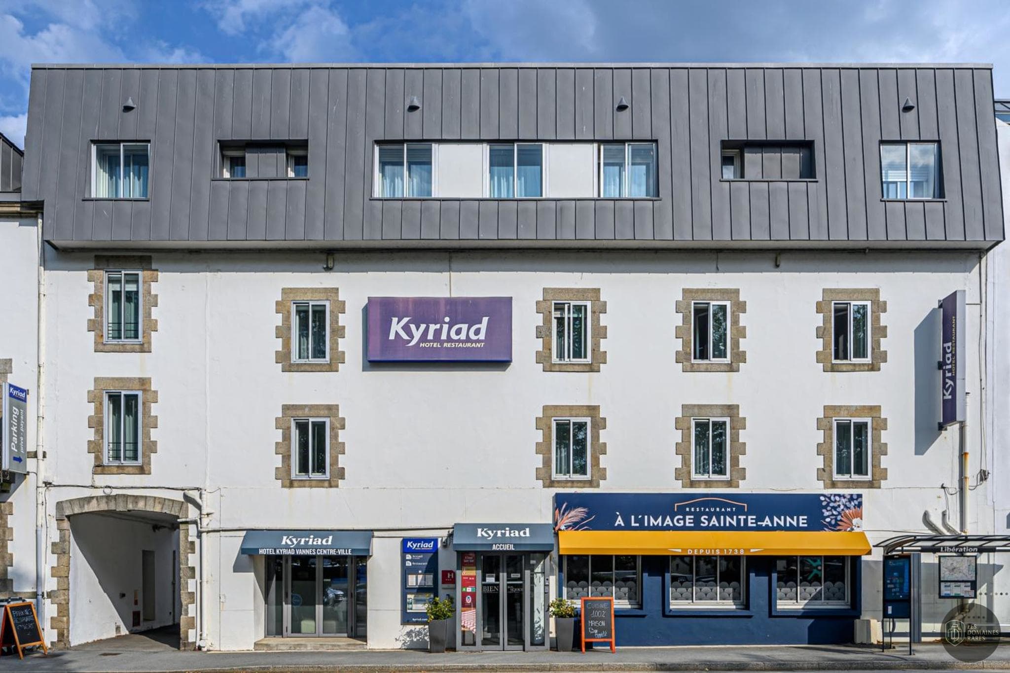 Vue extérieure de l'hôtel Kyriad Vannes Centre à Vannes en Bretagne